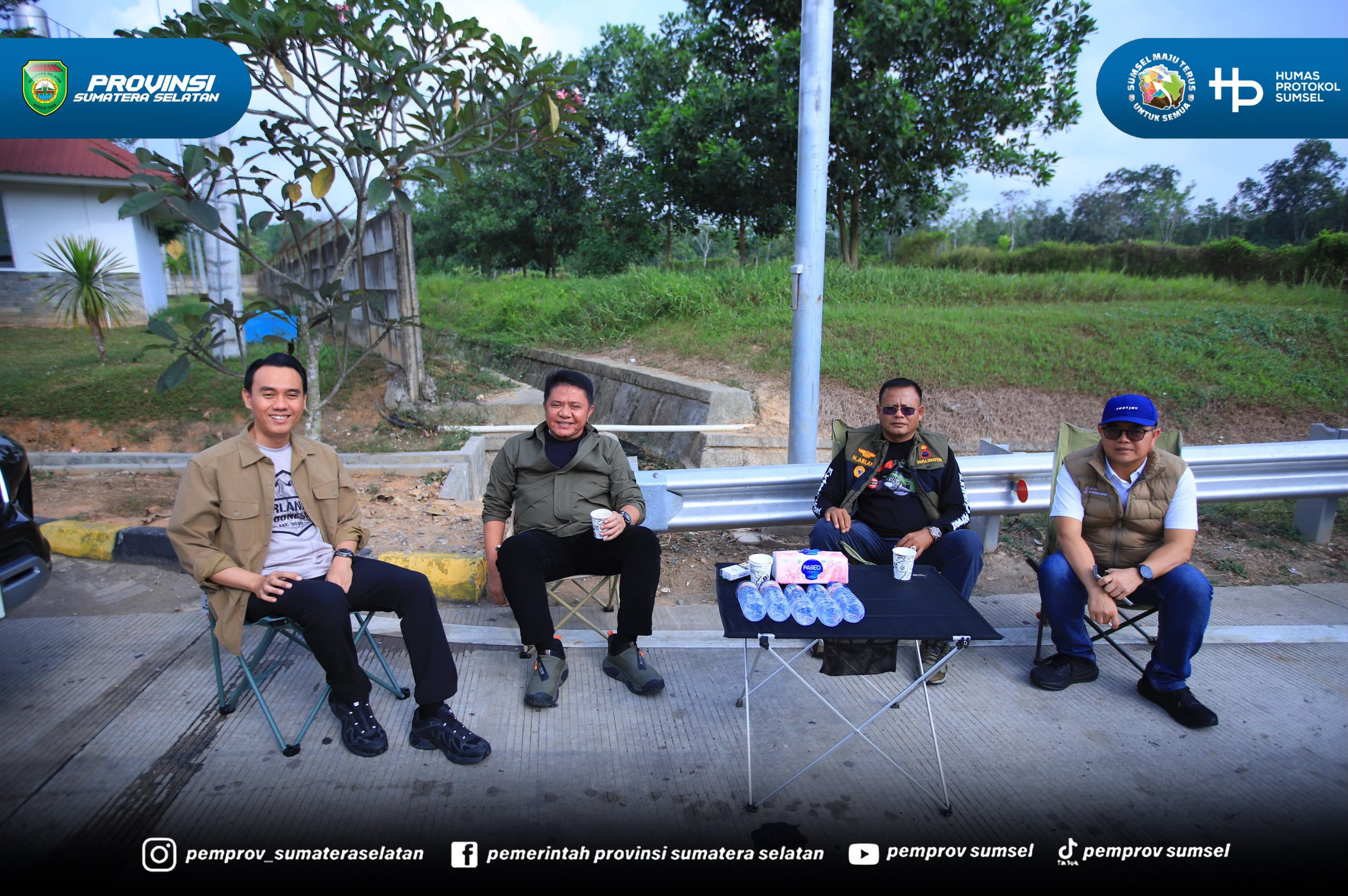 Gubernur Sumatera Selatan, Dr. H. Herman Deru, melepas sekaligus melakukan perjalanan darat dengan konvoi bersama komunitas mobil menuju Kabupaten Muaraenim dari Griya Agung, Minggu (19/7/2026) pagi.