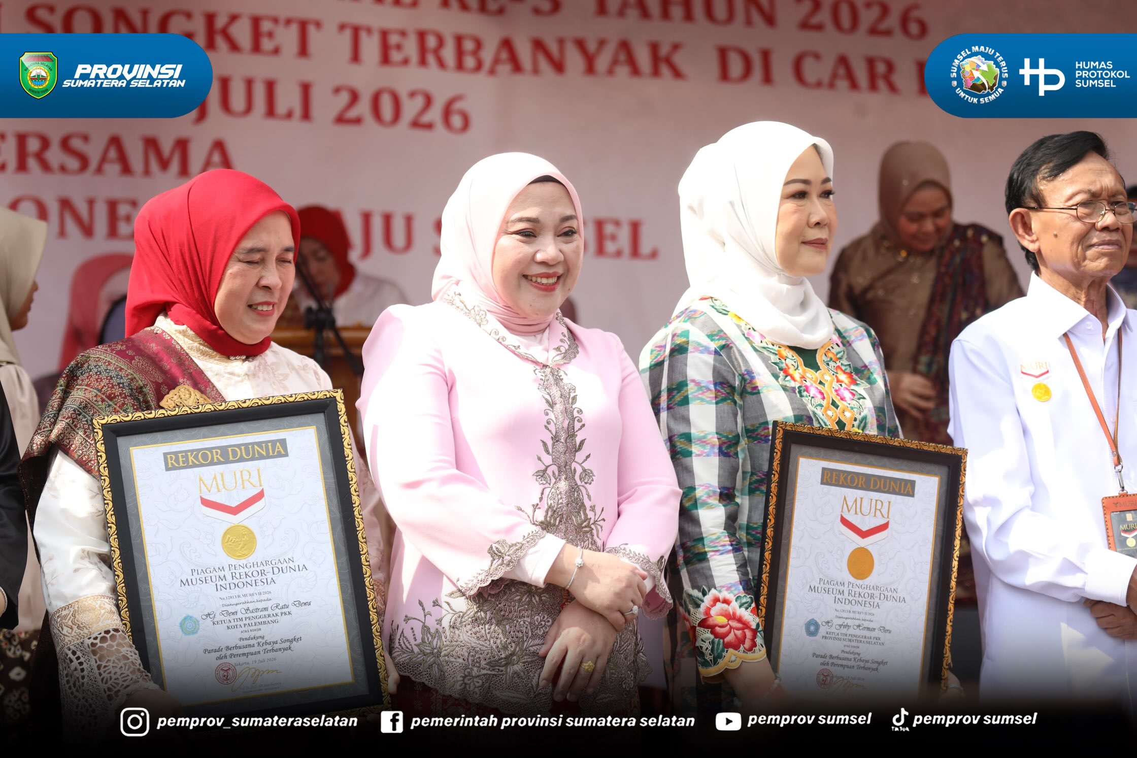 Palembang – Semarak peringatan Hari Kebaya Nasional ke-3 Tahun 2026 diwarnai dengan pemecahan Rekor MURI Dunia melalui kegiatan "Parade Perempuan Berbusana Songket Terbanyak di Car Free Day", yang digelar di halaman Monumen Perjuangan Rakyat (Monp...