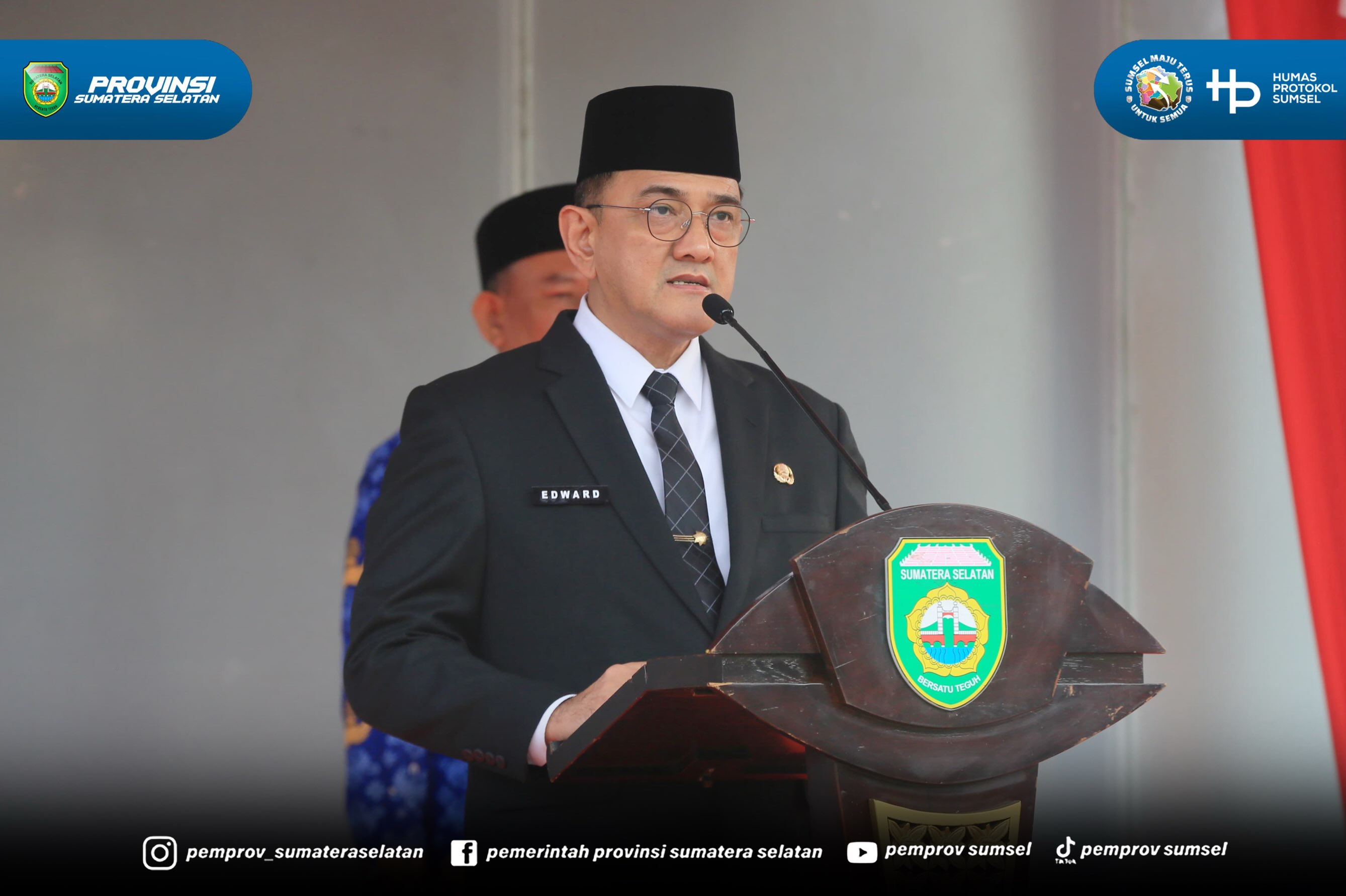 PALEMBANG – Sekretaris Daerah (Sekda) Provinsi Sumatera Selatan, Dr. Drs. H. Edward Candra, M.H., mengajak seluruh insan koperasi menjadikan peringatan Hari Koperasi Nasional sebagai momentum memperkuat peran koperasi sebagai pilar utama perekonom...
