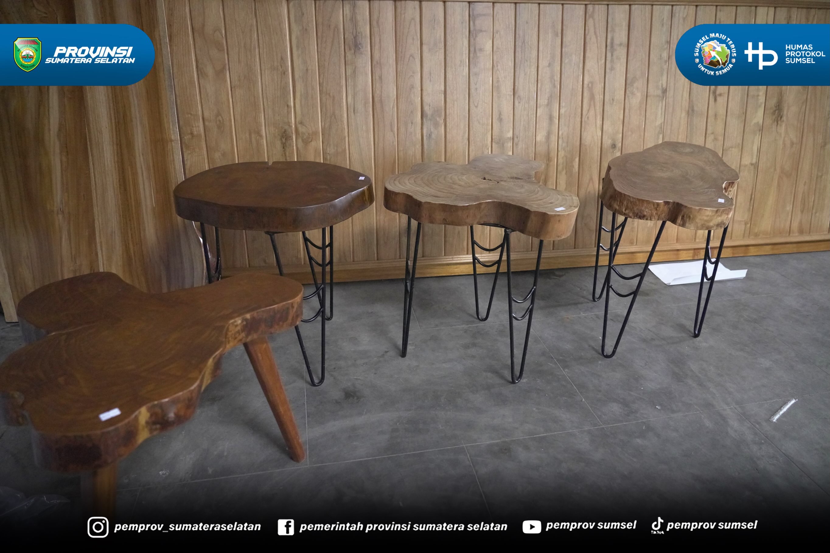 Lubuk Linggau - Kehangatan dan kreativitas terpancar dari sebuah unit usaha di Kota Lubuk Linggau. Ketua TP PKK Sumsel, Feby Deru, meninjau langsung Sungkai Indah Furniture milik Shella Monica, Rabu (22/07/26).