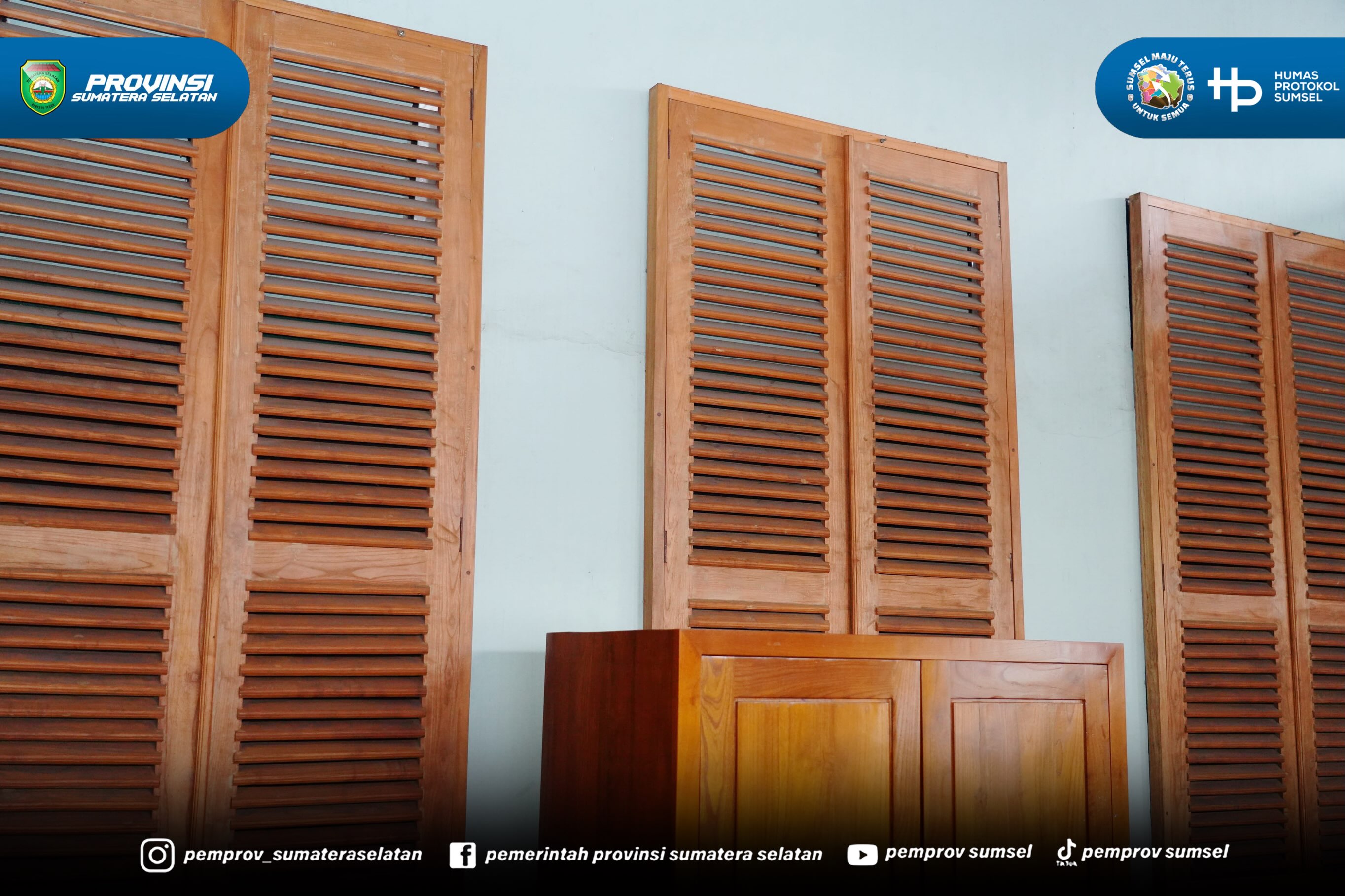 Lubuk Linggau - Kehangatan dan kreativitas terpancar dari sebuah unit usaha di Kota Lubuk Linggau. Ketua TP PKK Sumsel, Feby Deru, meninjau langsung Sungkai Indah Furniture milik Shella Monica, Rabu (22/07/26).