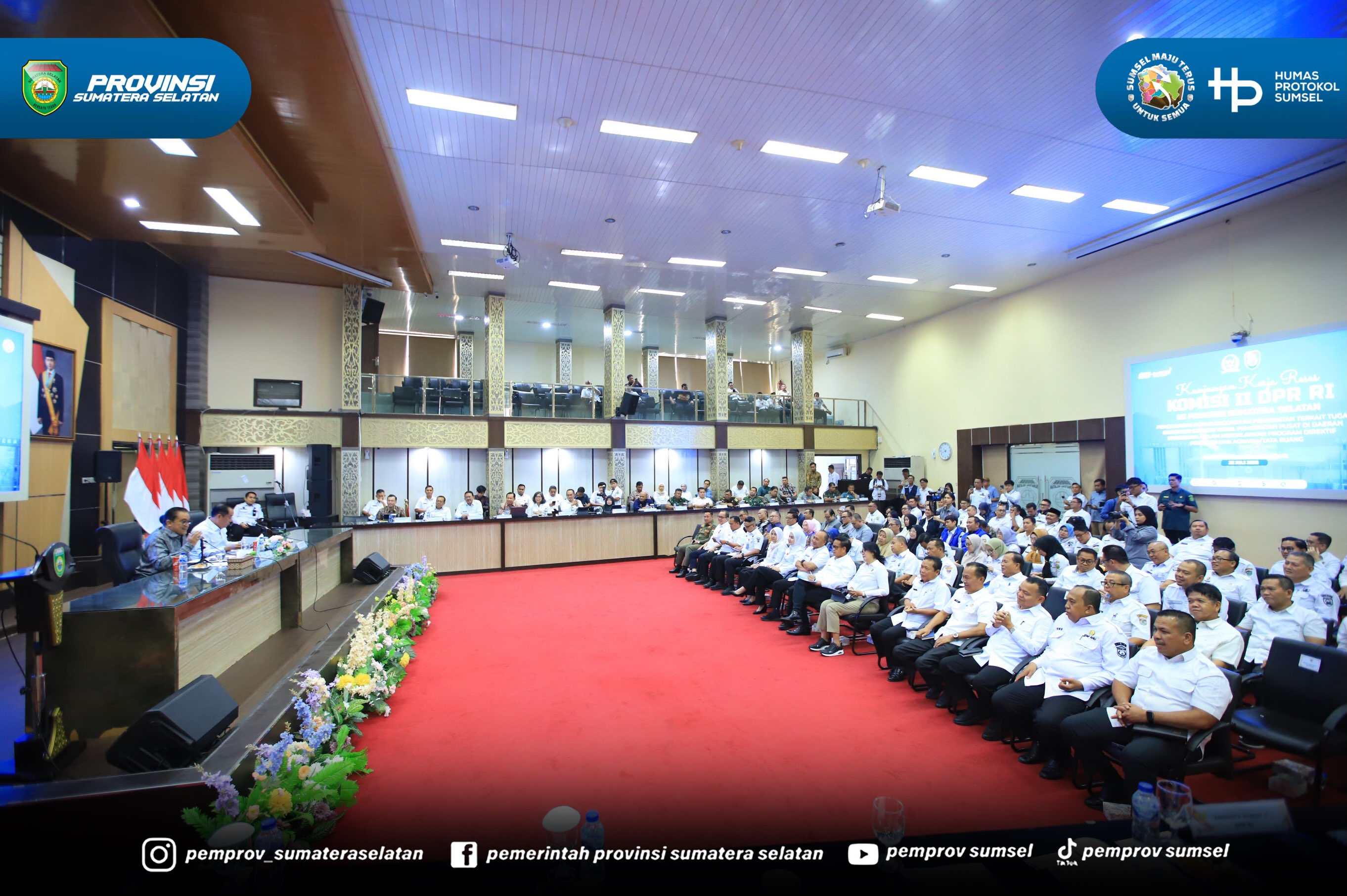 Palembang - Wakil Gubernur Sumsel H. Cik Ujang memaparkan sejumlah potensi Sumsel saat Kunjungan Kerja Reses Komisi II DPR RI ke Provinsi Sumsel dengan agenda Pengawasan Penyelenggaraan Pemerintah Terkait Tugas Gubernur Sebagai Wakil Pemerintah Pu...