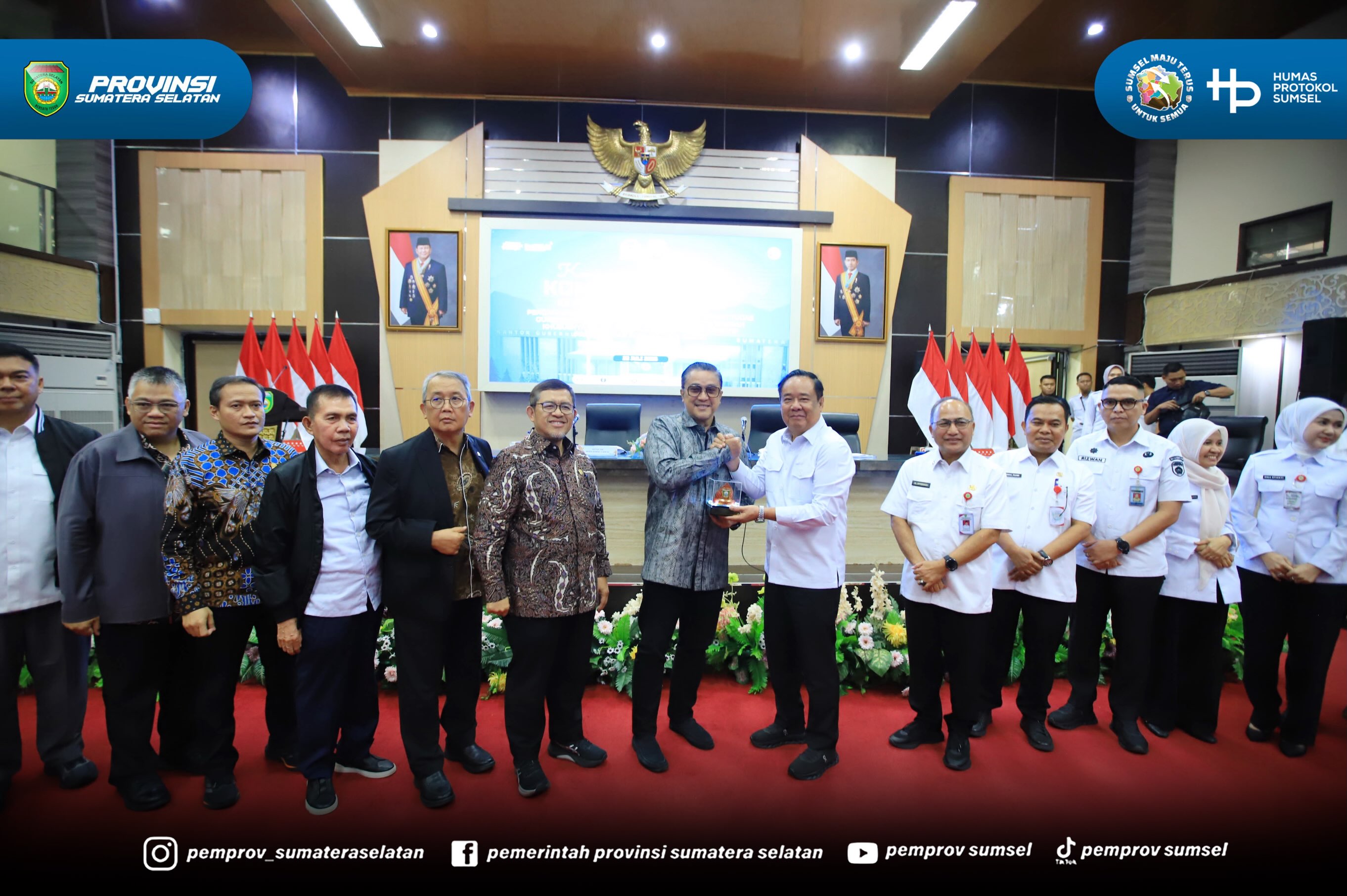 Palembang - Wakil Gubernur Sumsel H. Cik Ujang memaparkan sejumlah potensi Sumsel saat Kunjungan Kerja Reses Komisi II DPR RI ke Provinsi Sumsel dengan agenda Pengawasan Penyelenggaraan Pemerintah Terkait Tugas Gubernur Sebagai Wakil Pemerintah Pu...