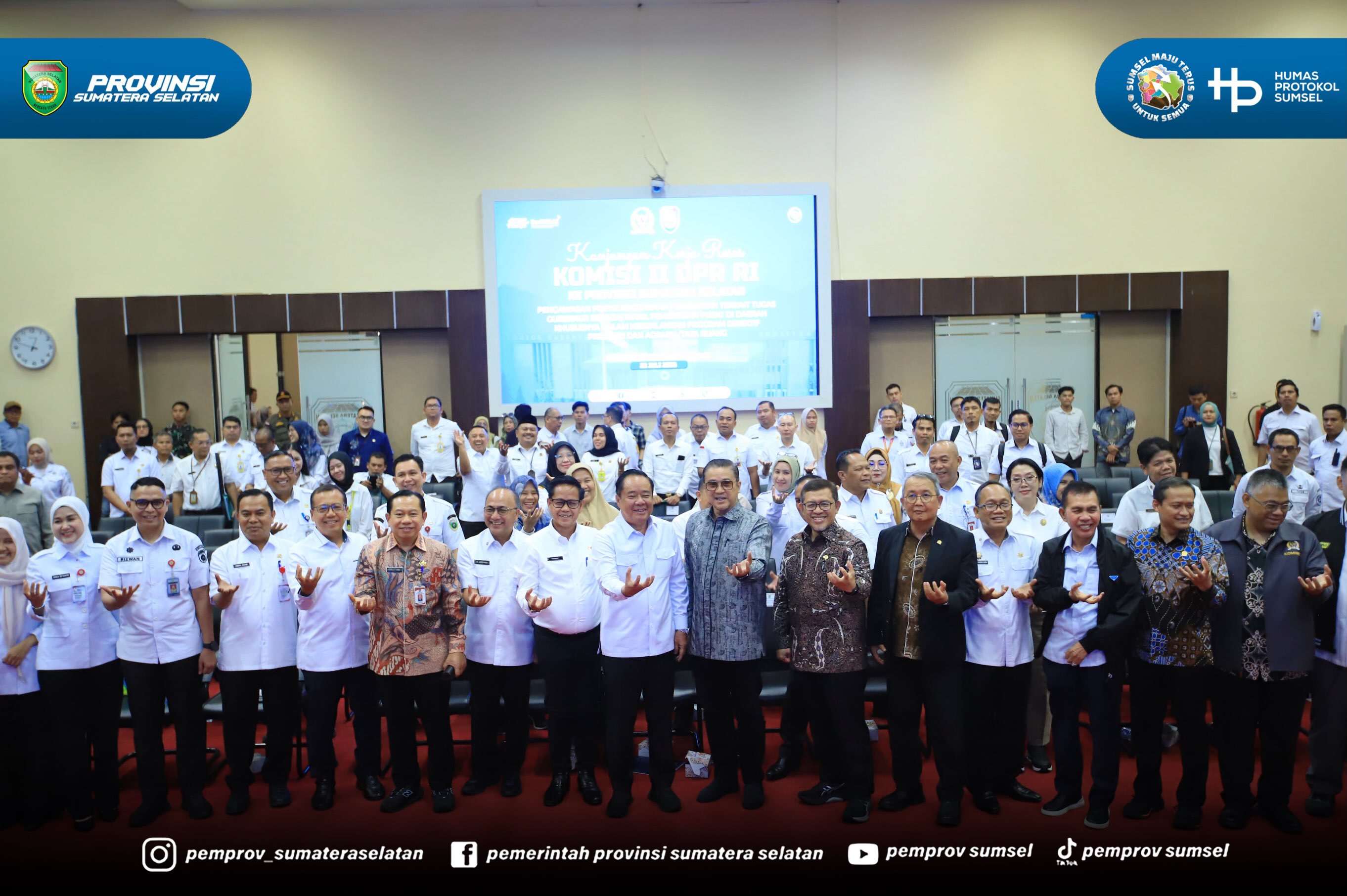 Palembang - Wakil Gubernur Sumsel H. Cik Ujang memaparkan sejumlah potensi Sumsel saat Kunjungan Kerja Reses Komisi II DPR RI ke Provinsi Sumsel dengan agenda Pengawasan Penyelenggaraan Pemerintah Terkait Tugas Gubernur Sebagai Wakil Pemerintah Pu...