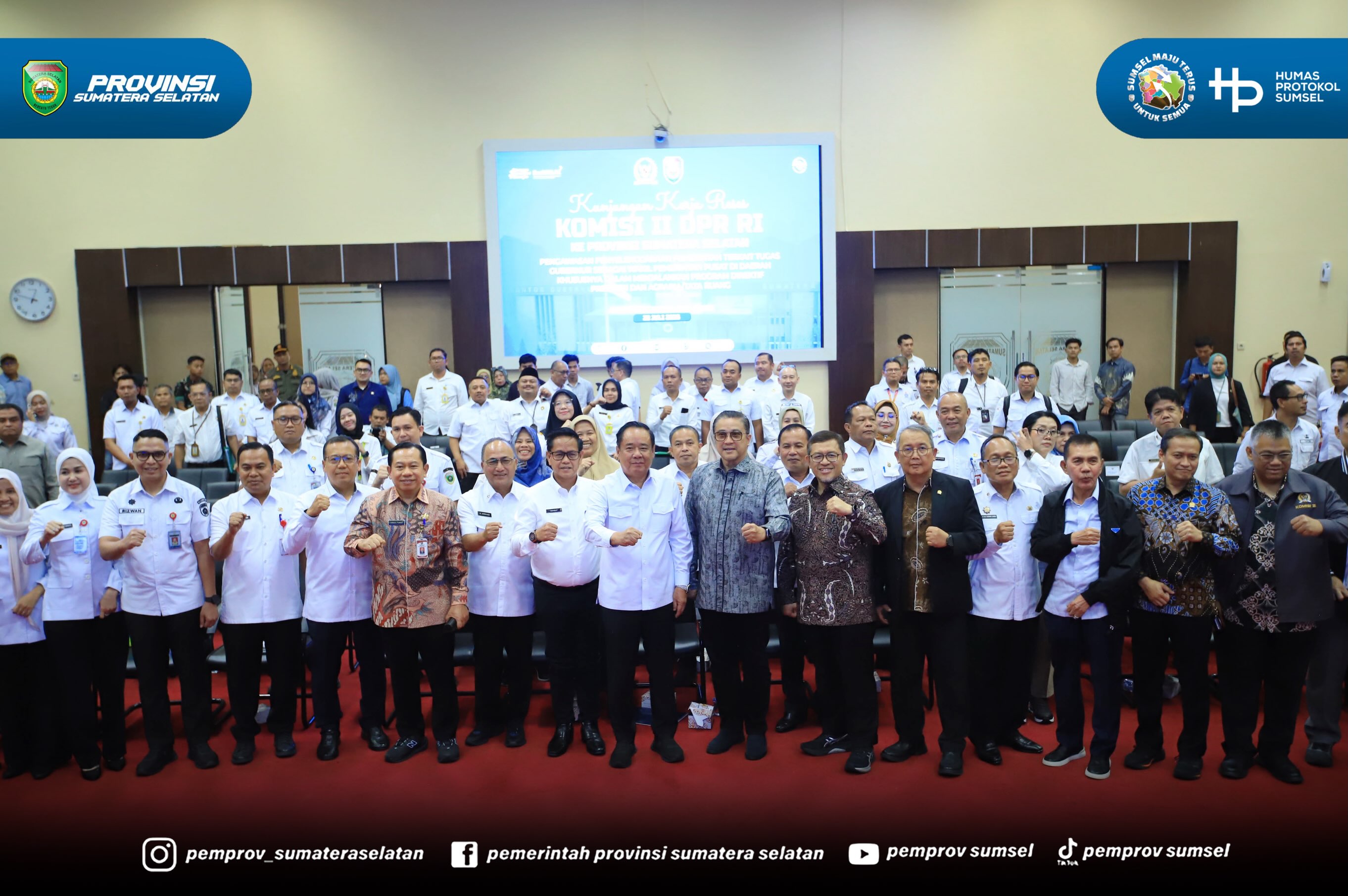 Palembang - Wakil Gubernur Sumsel H. Cik Ujang memaparkan sejumlah potensi Sumsel saat Kunjungan Kerja Reses Komisi II DPR RI ke Provinsi Sumsel dengan agenda Pengawasan Penyelenggaraan Pemerintah Terkait Tugas Gubernur Sebagai Wakil Pemerintah Pu...