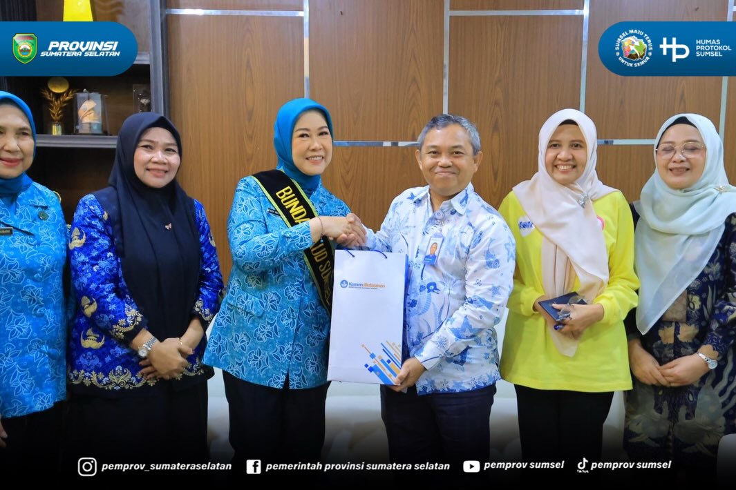 Palembang - Ketua TP PKK sekaligus Bunda PAUD Provinsi Sumatera Selatan (Sumsel) Hj. Febrita Lustia HD didampingi Kepala Dinas Pendidikan Sumsel Hj. Mondyaboni menerima audiensi Kepala Balai Penjaminan Mutu Pendidikan (BPMP) Provinsi Sumsel H. Taj...