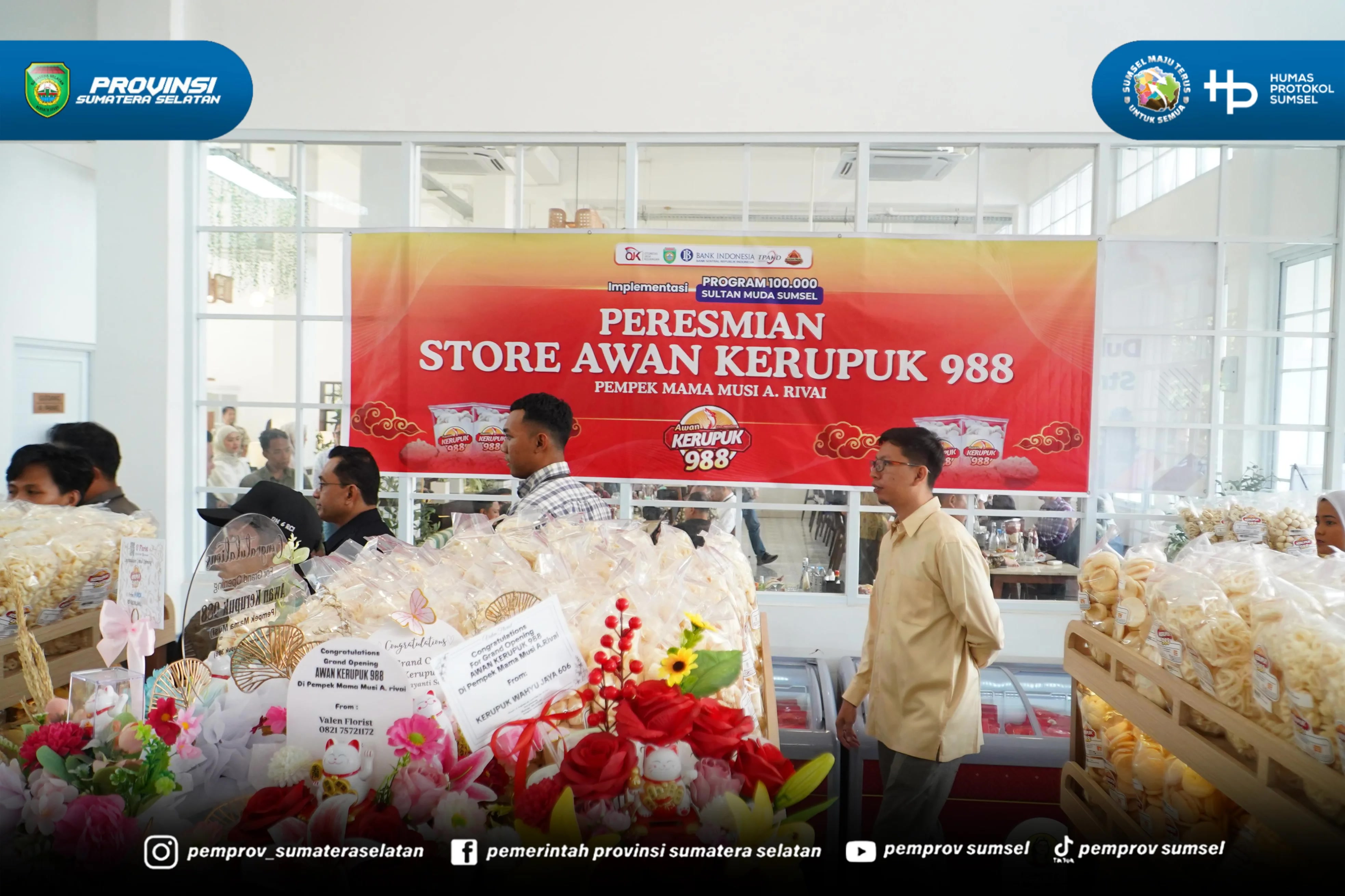 Palembang - Gubernur Sumatera Selatan Dr. H. Herman Deru membagikan kisah perjalanan hidupnya dalam meraih kesuksesan sejak usia muda pada acara bincang santai bersama Sultan Muda bersama para calon sultan muda, pimpinan lembaga keuangan di Pempek...