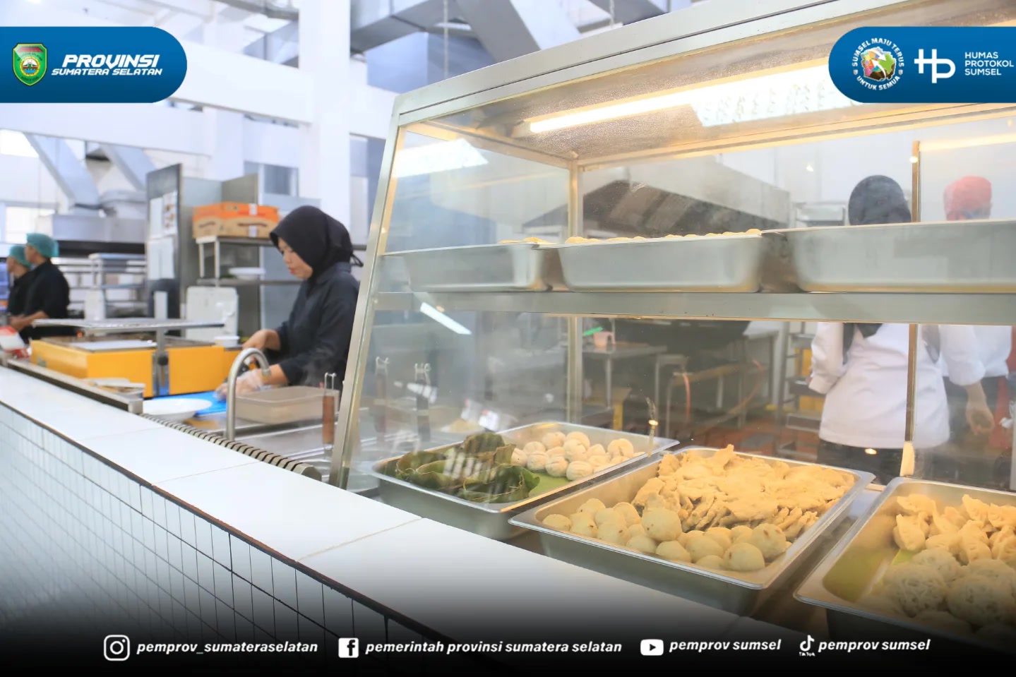 Palembang - Gubernur Sumatera Selatan Dr. H. Herman Deru membagikan kisah perjalanan hidupnya dalam meraih kesuksesan sejak usia muda pada acara bincang santai bersama Sultan Muda bersama para calon sultan muda, pimpinan lembaga keuangan di Pempek...
