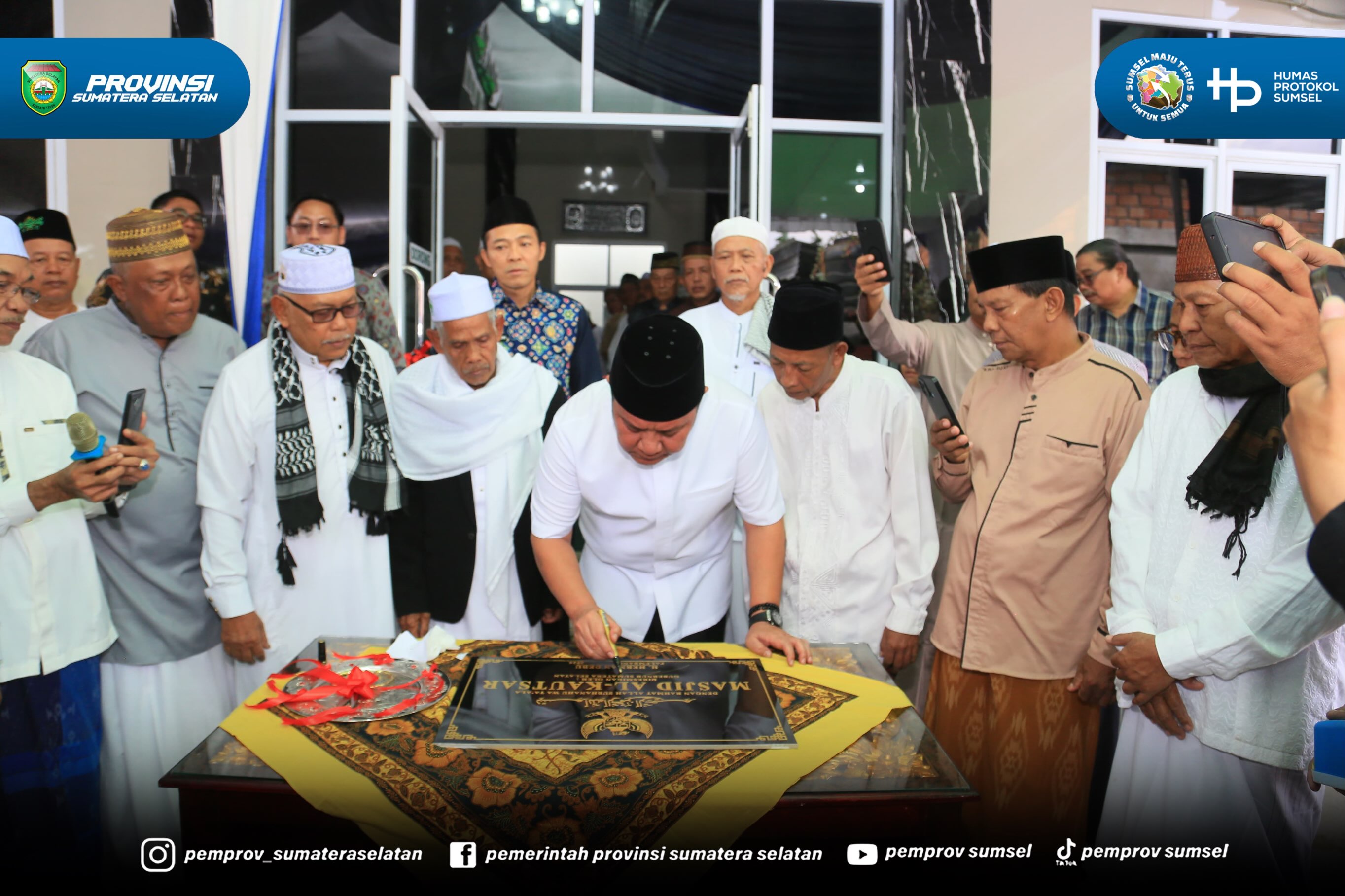 Palembang - Gubernur Sumatera Selatan H. Herman Deru melaksanakan safari Sholat Jumat sekaligus meresmikan Masjid Al-Kautsar di Jl. Harapan Kecamatan Sukarami Palembang. Jumat (24/07/2026).