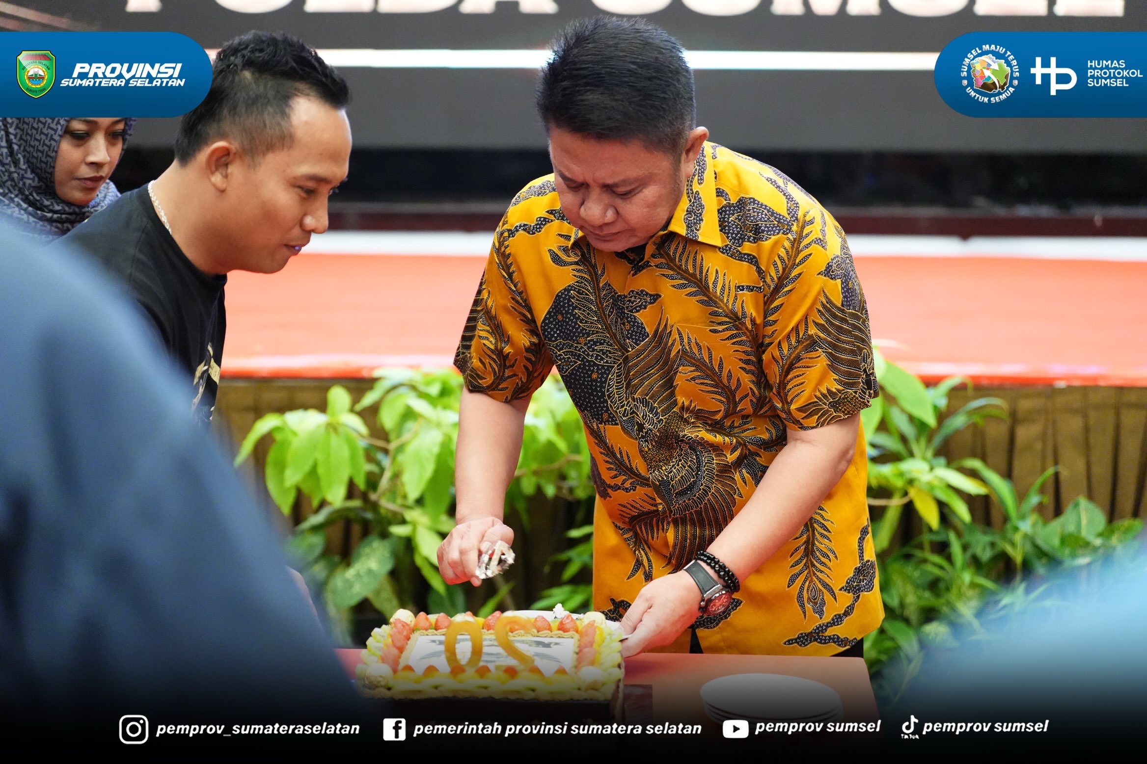 Gubernur Sumatera Selatan (Sumsel) Dr. H. Herman Deru mengajak alumni Sekolah Polisi Negara (SPN) Polda Sumsel Betung 2006 Gelombang I (Dua Ribu Enam Gelombang Satu : DREGS) untuk terus menjadi teladan bagi setiap angkatan sekaligus memperkuat per...