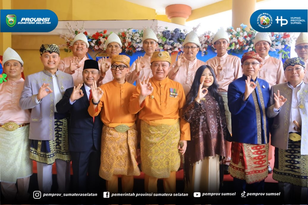OKU - Gubernur Sumatera Selatan (Sumsel) H. Herman Deru didampingi Ketua TP PKK Provinsi Sumsel Hj. Febrita Lustia HD menghadiri Rapat Paripurna ke-XIV DPRD Kabupaten Ogan Komering Ulu (OKU) dalam rangka memperingati Hari Ulang Tahun (HUT) ke-116...