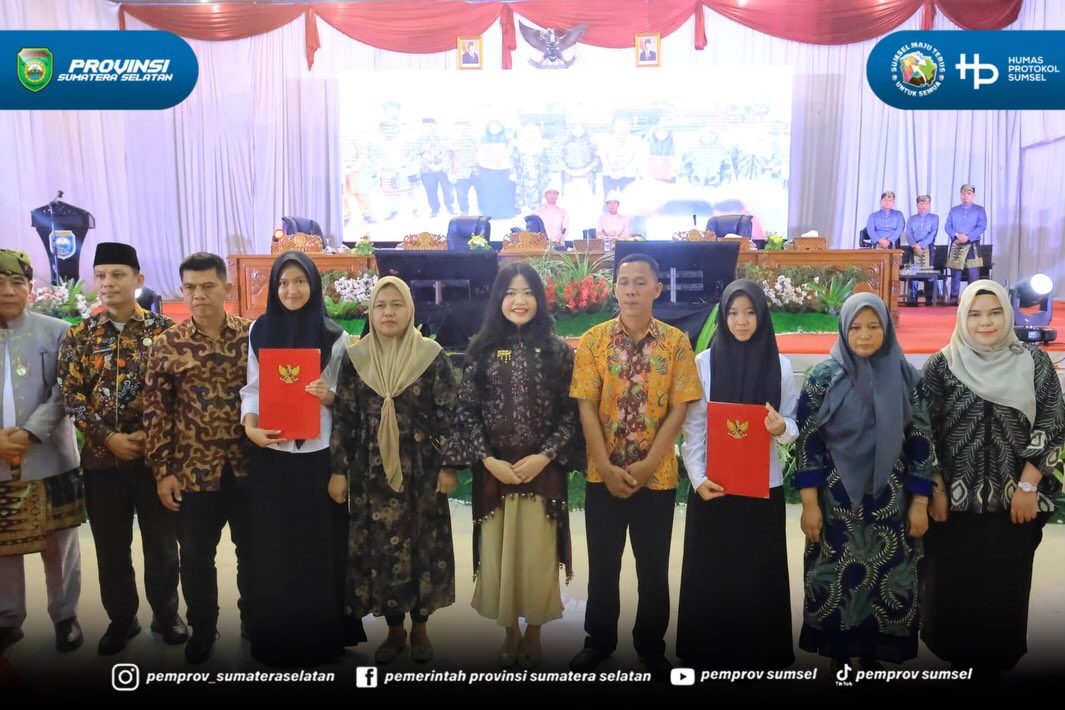 OKU - Gubernur Sumatera Selatan (Sumsel) H. Herman Deru didampingi Ketua TP PKK Provinsi Sumsel Hj. Febrita Lustia HD menghadiri Rapat Paripurna ke-XIV DPRD Kabupaten Ogan Komering Ulu (OKU) dalam rangka memperingati Hari Ulang Tahun (HUT) ke-116...