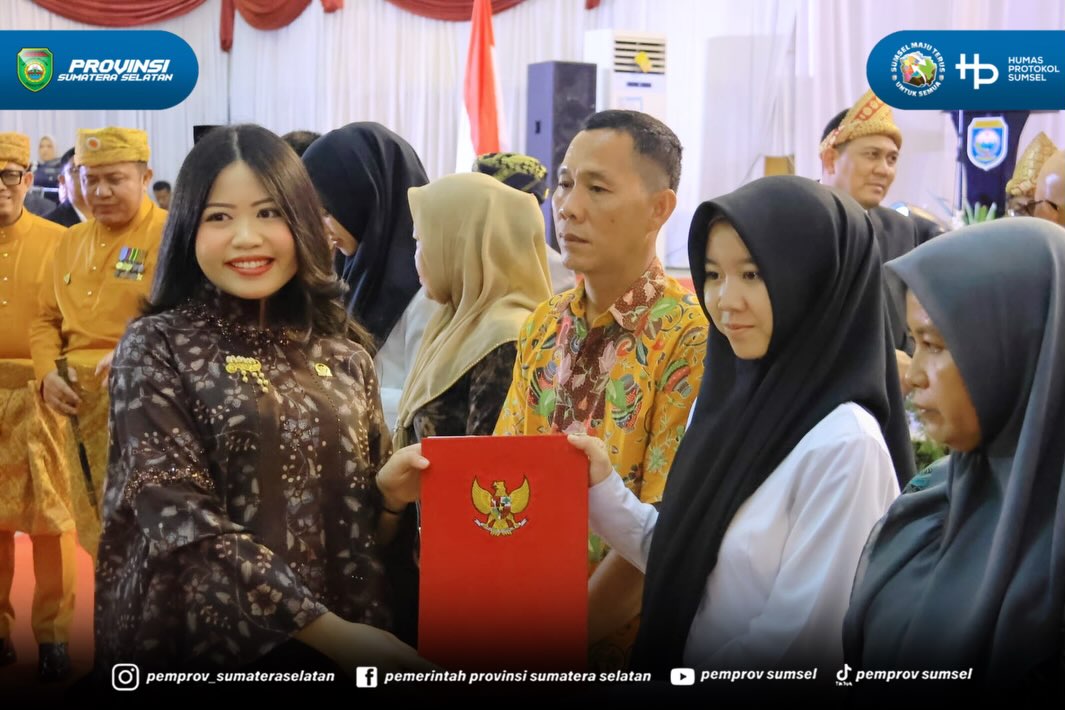 OKU - Gubernur Sumatera Selatan (Sumsel) H. Herman Deru didampingi Ketua TP PKK Provinsi Sumsel Hj. Febrita Lustia HD menghadiri Rapat Paripurna ke-XIV DPRD Kabupaten Ogan Komering Ulu (OKU) dalam rangka memperingati Hari Ulang Tahun (HUT) ke-116...