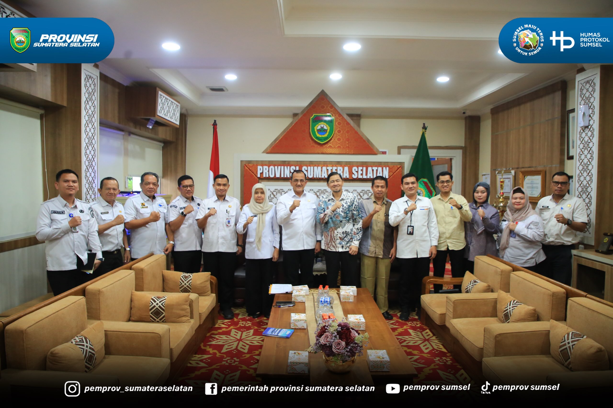 Palembang - Sekretaris Daerah (Sekda) Provinsi Sumsel Edward Candra menerima Kepala Perwakilan Ombudsman RI Sumsel M. Adrian Agustiansyah dalam rangka koordinasi terkait pelaksanaan penilaian penyelenggaraan pelayanan publik bertempat di Ruang Tam...