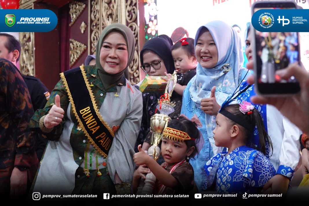 PALEMBANG – Ketua TP PKK Provinsi Sumatera Selatan sekaligus Bunda PAUD Sumsel, Hj. Feby Herman Deru, menegaskan pentingnya inovasi dalam penyelenggaraan Lomba Balita Indonesia agar kegiatan tersebut terus berkembang dan tidak berlangsung secara m...