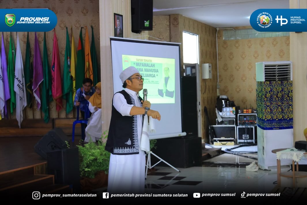PALEMBANG – Wakil Gubernur Sumatera Selatan (Sumsel) H. Cik Ujang membuka kegiatan Peningkatan Kapasitas SDM Organisasi Perempuan Bidang Keagamaan melalui Kajian Tafsir Al-Qur'an bertema "Muamalah dengan Keluarga dan Sesama Manusia" yang diselengg...