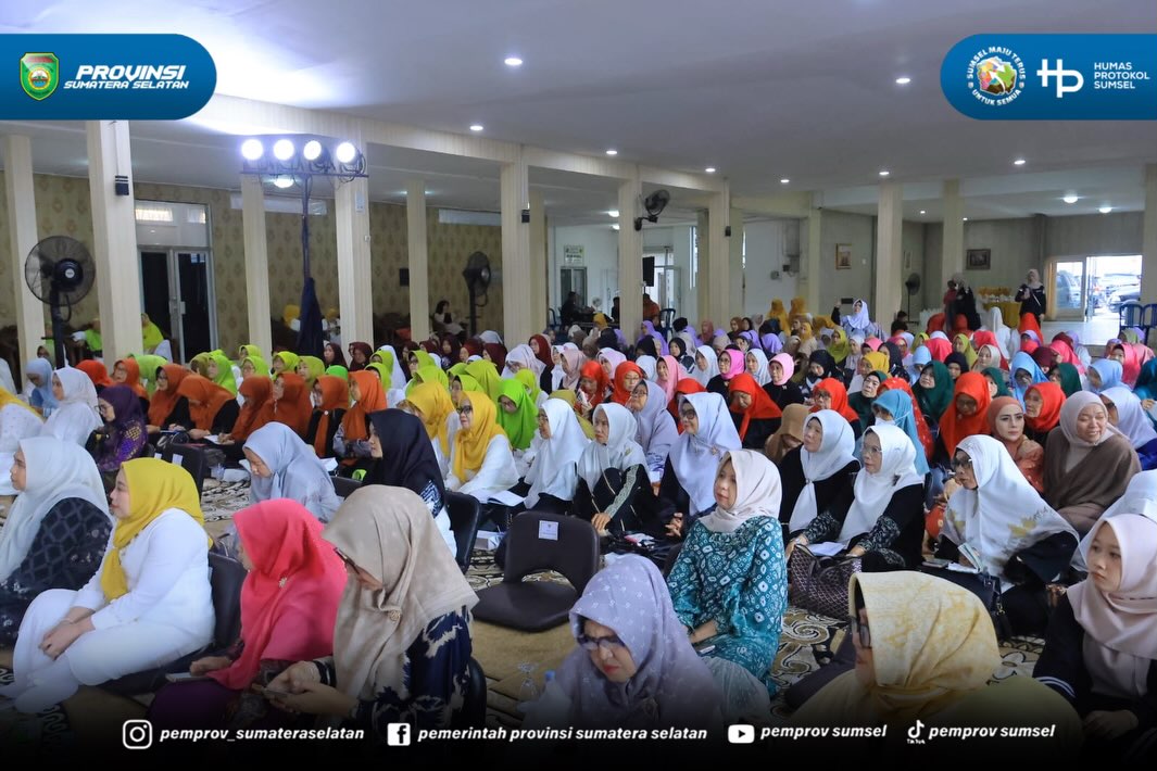 PALEMBANG – Wakil Gubernur Sumatera Selatan (Sumsel) H. Cik Ujang membuka kegiatan Peningkatan Kapasitas SDM Organisasi Perempuan Bidang Keagamaan melalui Kajian Tafsir Al-Qur'an bertema "Muamalah dengan Keluarga dan Sesama Manusia" yang diselengg...