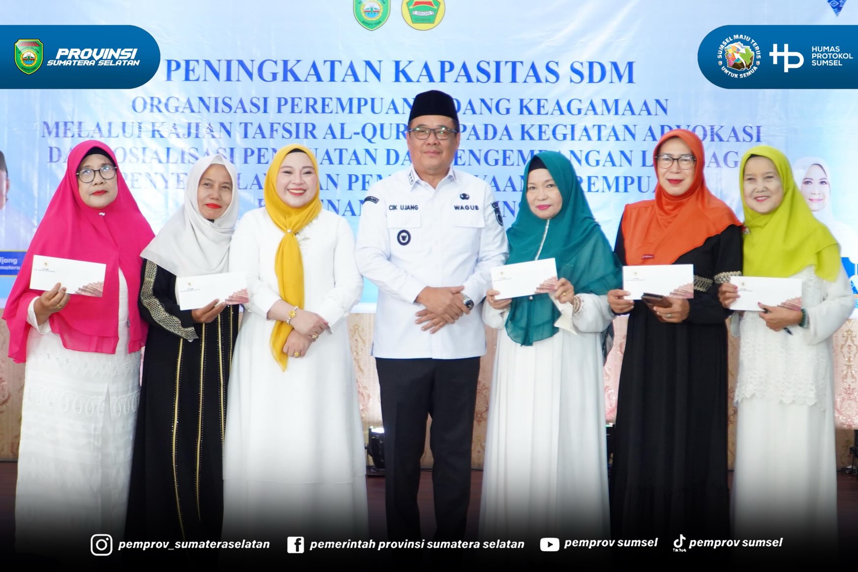 PALEMBANG – Wakil Gubernur Sumatera Selatan (Sumsel) H. Cik Ujang membuka kegiatan Peningkatan Kapasitas SDM Organisasi Perempuan Bidang Keagamaan melalui Kajian Tafsir Al-Qur'an bertema "Muamalah dengan Keluarga dan Sesama Manusia" yang diselengg...
