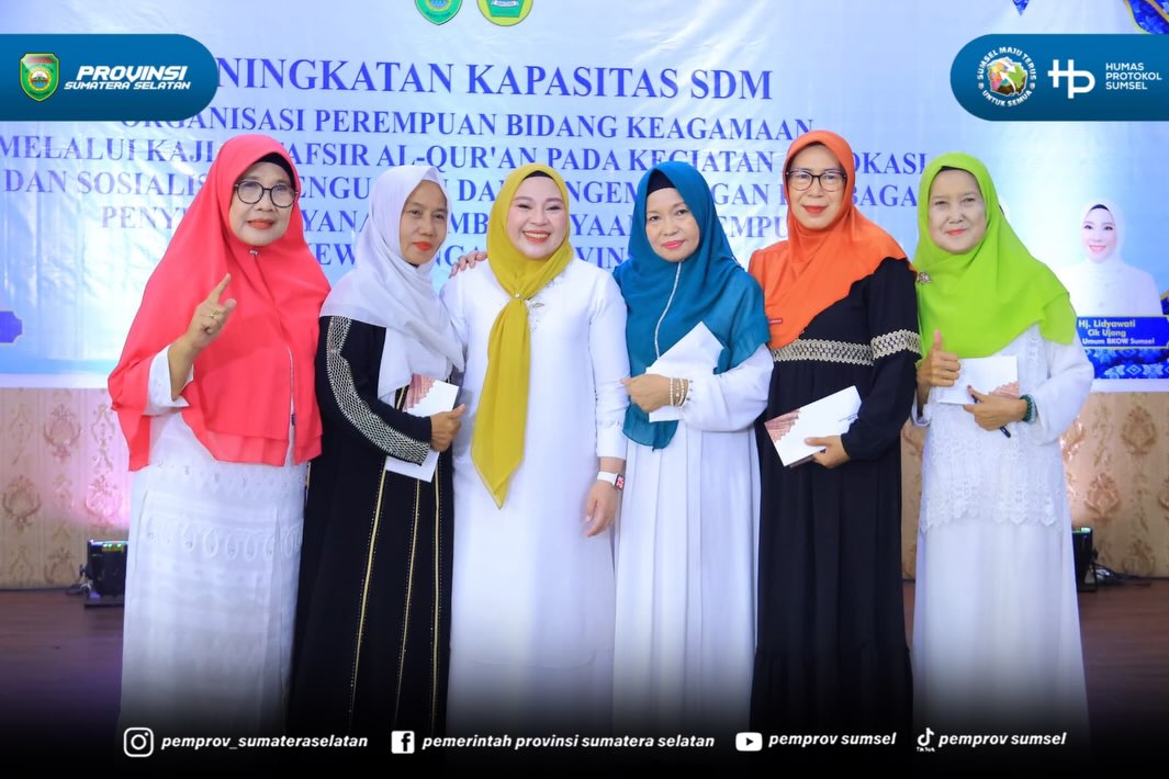 PALEMBANG – Wakil Gubernur Sumatera Selatan (Sumsel) H. Cik Ujang membuka kegiatan Peningkatan Kapasitas SDM Organisasi Perempuan Bidang Keagamaan melalui Kajian Tafsir Al-Qur'an bertema "Muamalah dengan Keluarga dan Sesama Manusia" yang diselengg...