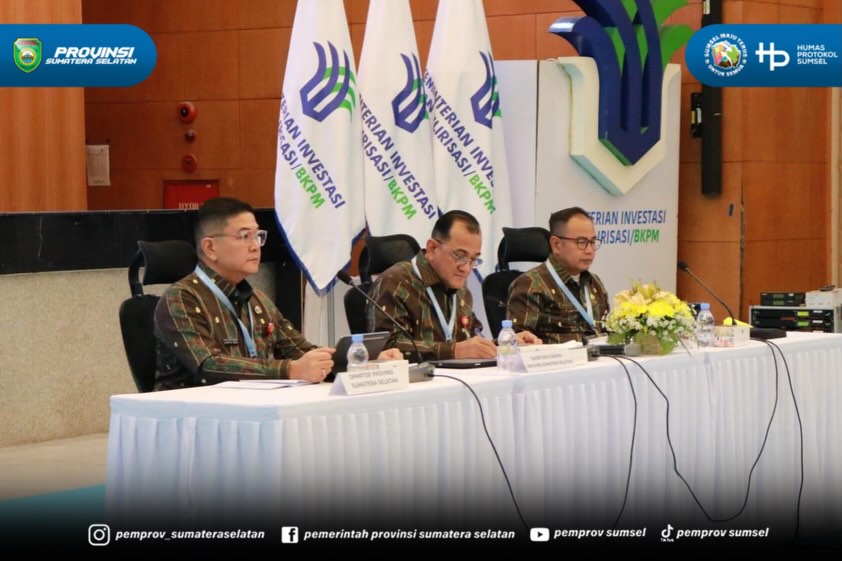 Jakarta - Sekda Sumsel Edward Candra menghadiri paparan tentang penyelenggaraan PTSP dan PBB pemprov Sumsel di ruang Nusantara, gedung Suhartoyo, Kementrian Investasi RI, Selasa (04/08/26).