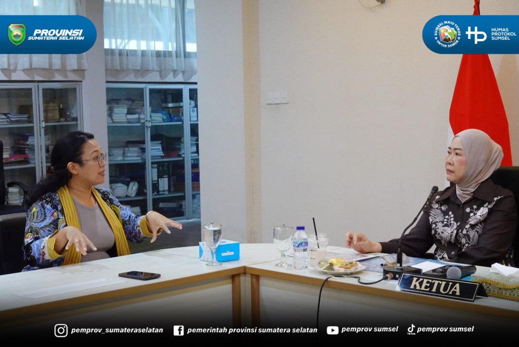 Palembang - Ketua TP PKK Sumsel, Feby Deru, menerima audiensi GM Bisnis Sriwijaya Post dan Tribun Sumsel, MF. Ririen Kusumawardhani beserta jajaran di Kantor Sekretariat TP PKK Sumsel, Selasa (04/08/26).