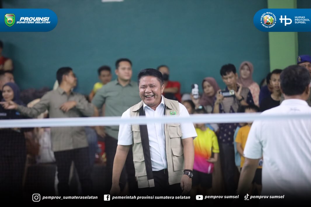 Palembang – Gubernur Sumatera Selatan (Sumsel) Dr. H. Herman Deru secara resmi membuka Gubernur Sumsel Cup Bulutangkis 2026 di Kebon Gede, Selasa (4/8/2026) pagi. Ia berharap kegiatan ini dapat menjadi wadah pembinaan atlet sejak dini di Sumsel.