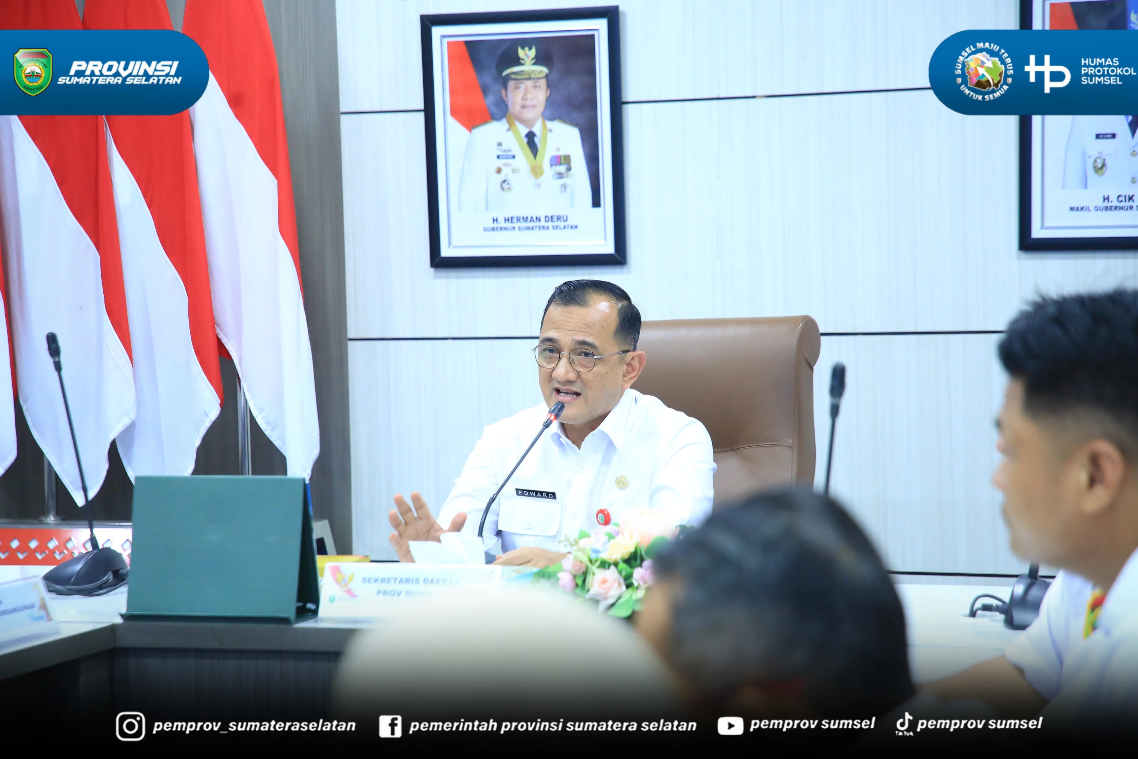 PALEMBANG – Sekretaris Daerah (Sekda) Provinsi Sumatera Selatan, Dr. Drs. H. Edward Candra, M.H., secara resmi memimpin Rapat Pembentukan Tim Efektif Proyek Perubahan Pelatihan Kepemimpinan Nasional (PKN) Tingkat I di Ruang Rapat Bina Praja, Palem...