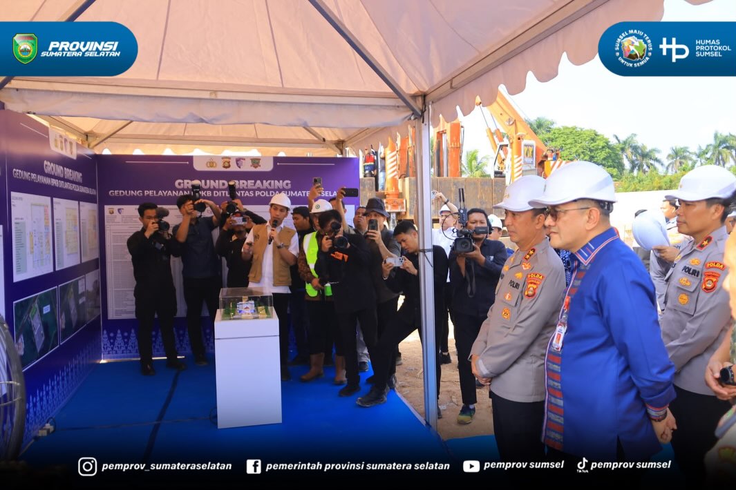 PALEMBANG - Sekretaris Daerah Provinsi Sumatera Selatan Dr. Drs. H. Edward Candra menghadiri Ground Breaking Gedung Pelayanan BPKB Ditlantas Polda Sumsel, di Kelurahan Keramasan Palembang, Jumat (7/8/2026)