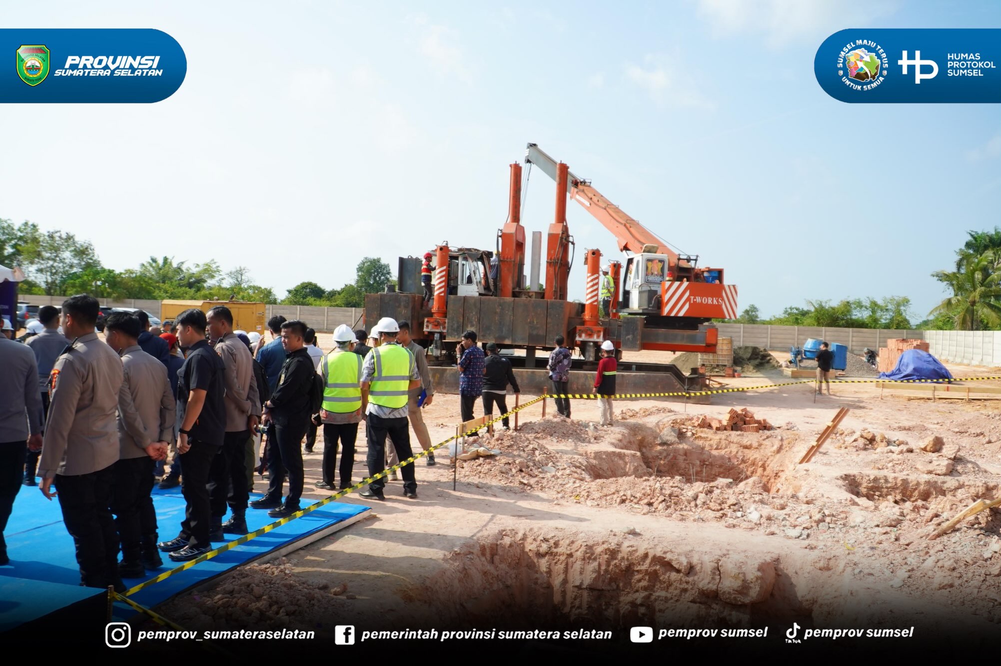 PALEMBANG - Sekretaris Daerah Provinsi Sumatera Selatan Dr. Drs. H. Edward Candra menghadiri Ground Breaking Gedung Pelayanan BPKB Ditlantas Polda Sumsel, di Kelurahan Keramasan Palembang, Jumat (7/8/2026)