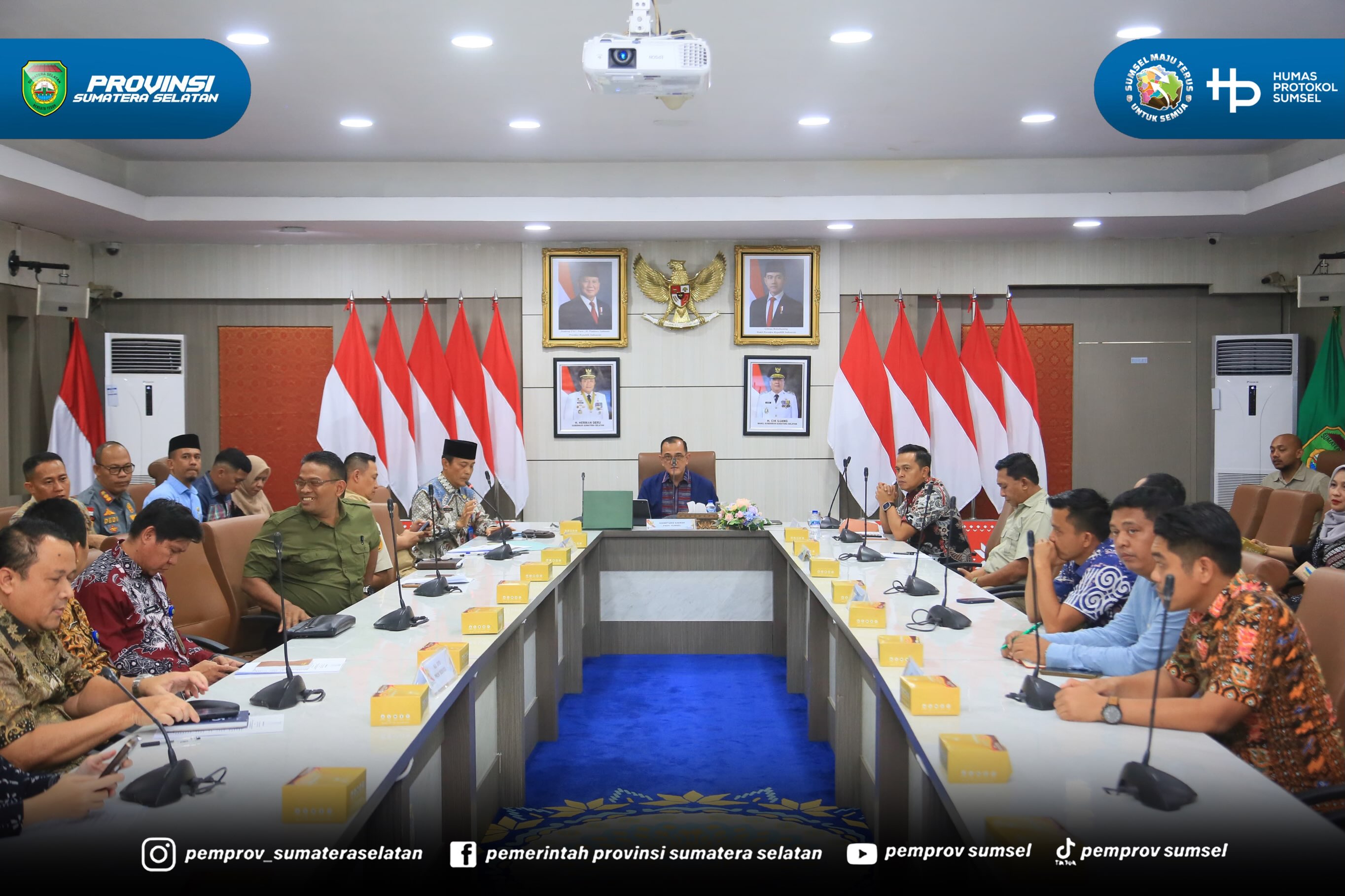 Palembang - Sekretaris Daerah (Sekda) Provinsi Sumsel Edward Candra mengikuti Rapat Panitia Pelaksana Deklarasi Nasional dan Pengukuhan Asosiasi Satuan Perlindungan Masyarakat (ASLINMAS) bertempat di Ruang Rapat Bina Praja Pemprov Sumsel, Jumat (7...