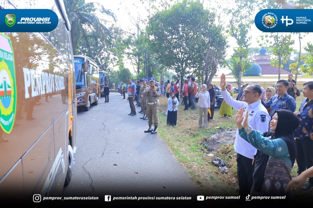 PALEMBANG – Sekretaris Daerah Provinsi Sumatera Selatan (Sekda Sumsel) Edward Candra melepas rombongan Sekolah Rakyat Terintegrasi (SRT) 31 Palembang yang akan ditempatkan di Sekolah Rakyat Permanen Kabupaten Ogan Komering Ilir (OKI), Minggu (09/0...