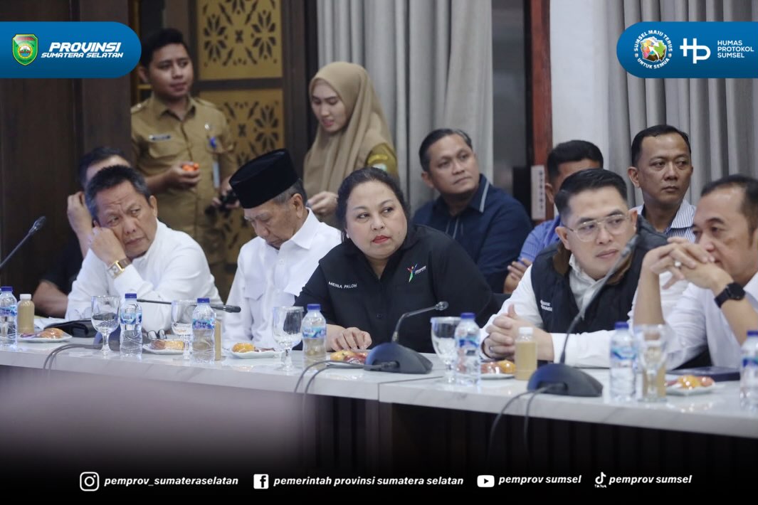 Gubernur Sumsel Herman Deru didampingi Wakil Gubernur Sunsel Cik Ujang memimpin rapat terbatas bersama BUMD Sumsel, di Griya Agung, Senin (10/8/2026).