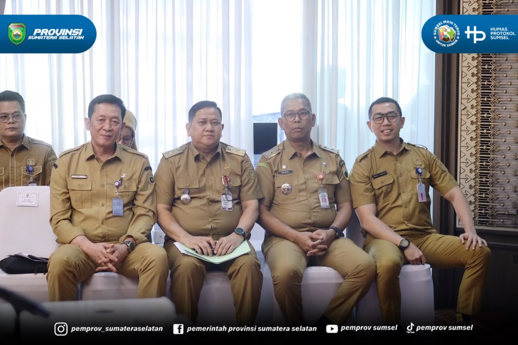 Gubernur Sumsel Herman Deru mengikuti rakor penanganan peningkatan eskalasi karhutla tahun 2026, yang diselenggarakan Kemenko Polkam secara virtual, di Griya Agung, Senin (10/8/2026).