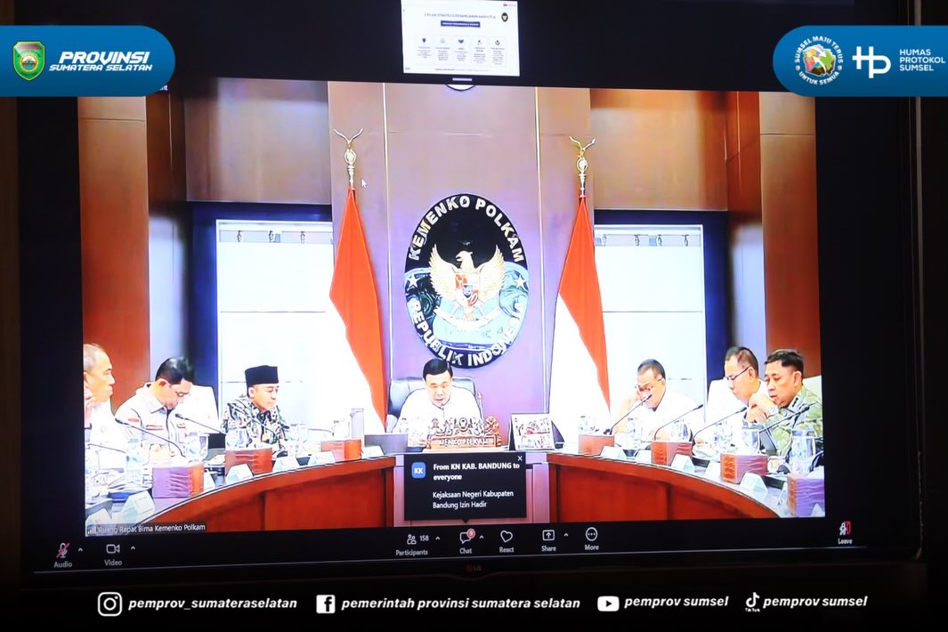 Gubernur Sumsel Herman Deru mengikuti rakor penanganan peningkatan eskalasi karhutla tahun 2026, yang diselenggarakan Kemenko Polkam secara virtual, di Griya Agung, Senin (10/8/2026).
