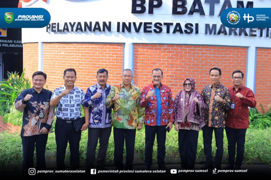 Batam - Sekretaris Daerah Sumsel H. Edward Candra menghadiri Rapat Koordinasi Forkopimda Provinsi Regional Sumatera diselenggarakan oleh Kementerian Dalam Negeri RI bertempat di Ruang Balairungsari Jl. Ibnu Sutowo No. 1 Kota Batam Kepulauan Riau....