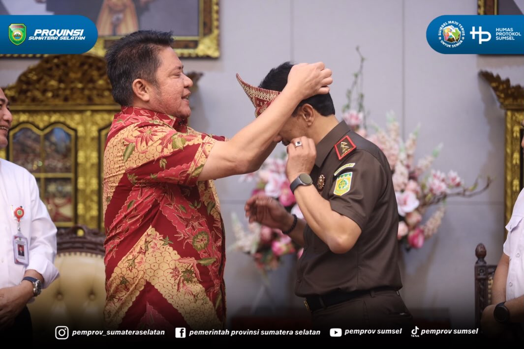 PALEMBANG — Gubernur Sumatera Selatan Dr. H. Herman Deru menerima kunjungan silaturahmi Kepala Kejaksaan Tinggi (Kajati) Sumatera Selatan Nurcahyo J.M., S.H., M.H., Kamis (13/8/2026).