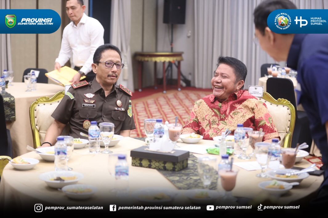 PALEMBANG — Gubernur Sumatera Selatan Dr. H. Herman Deru menerima kunjungan silaturahmi Kepala Kejaksaan Tinggi (Kajati) Sumatera Selatan Nurcahyo J.M., S.H., M.H., Kamis (13/8/2026).