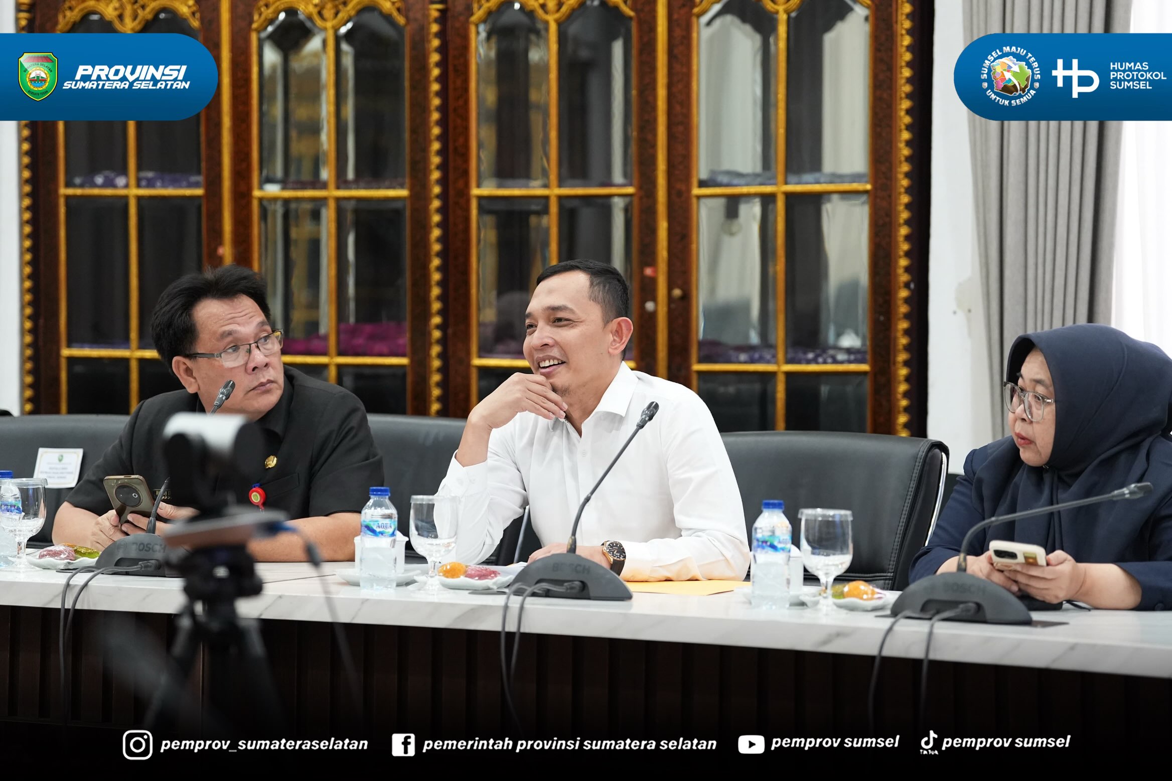Palembang - Gubernur Sumatera Selatan Herman Deru menghadiri Rapat Koordinasi Khusus (Rakorsus) Tata Kelola Penyelenggaraan Program Makan Bergizi Gratis (MBG) yang digelar Kementerian Dalam Negeri (Kemendagri) bersama Badan Gizi Nasional (BGN), Ka...