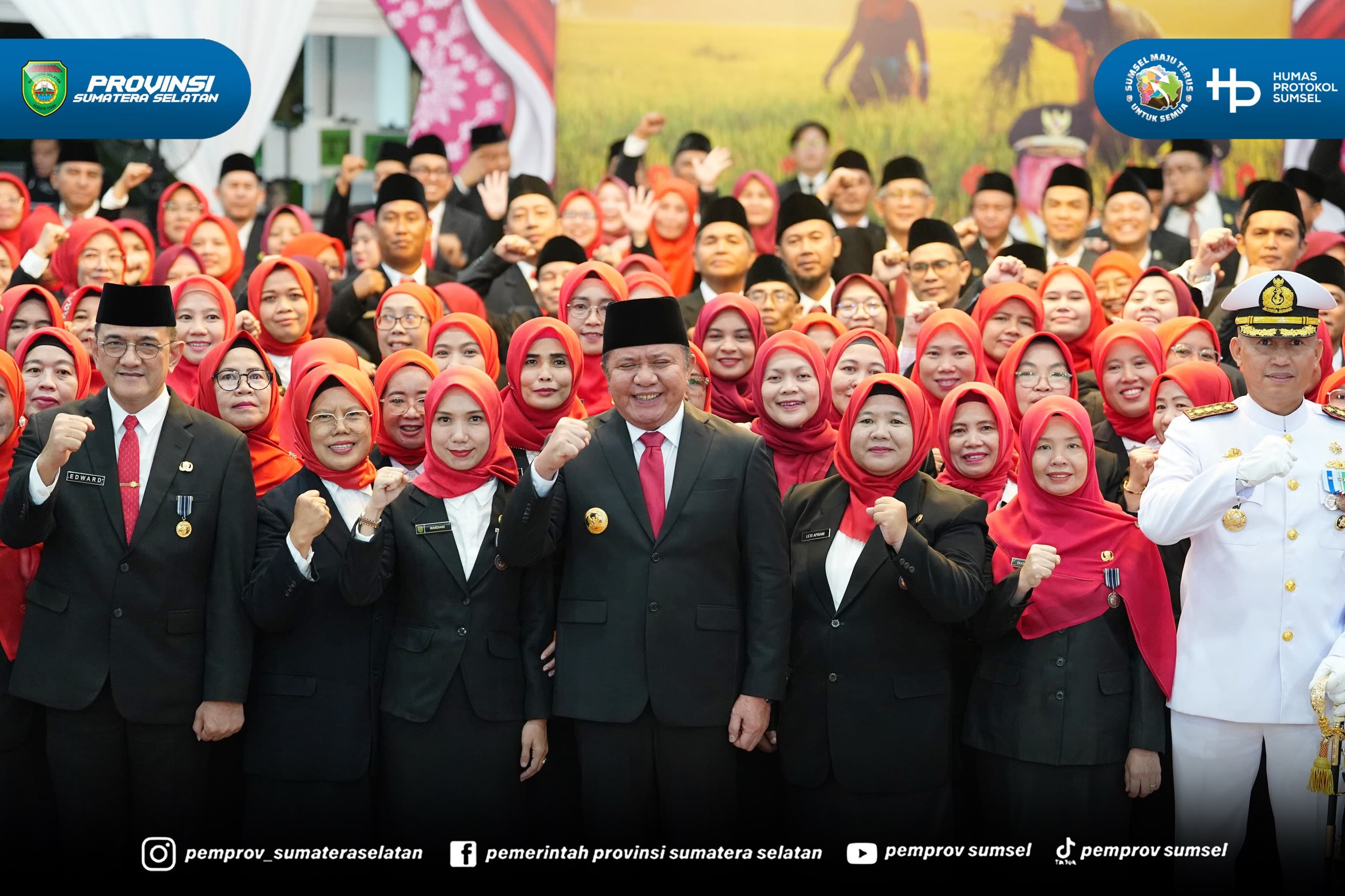 Palembang – Gubernur Sumatera Selatan (Sumsel) Dr. H. Herman Deru menyerahkan Tanda Kehormatan Satyalancana Karya Satya dari Presiden Republik Indonesia kepada 491 Pegawai Negeri Sipil (PNS) di lingkungan Pemerintah Provinsi Sumsel. Penganugerahan...