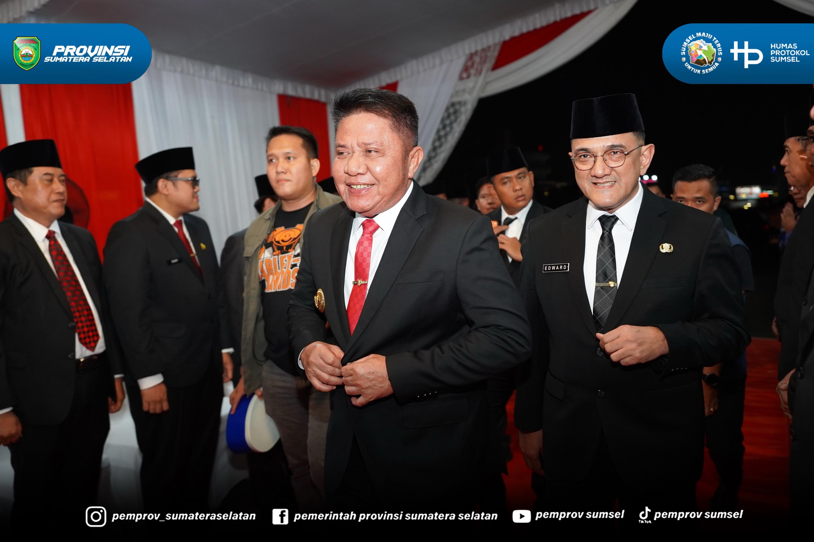 Palembang – Gubernur Sumatera Selatan Dr. H. Herman Deru bersama Wakil Gubernur Sumatera Selatan H. Cik Ujang dan jajaran Forum Koordinasi Pimpinan Daerah (Forkopimda) Provinsi Sumatera Selatan mengikuti Apel Kehormatan dan Renungan Suci dalam ran...