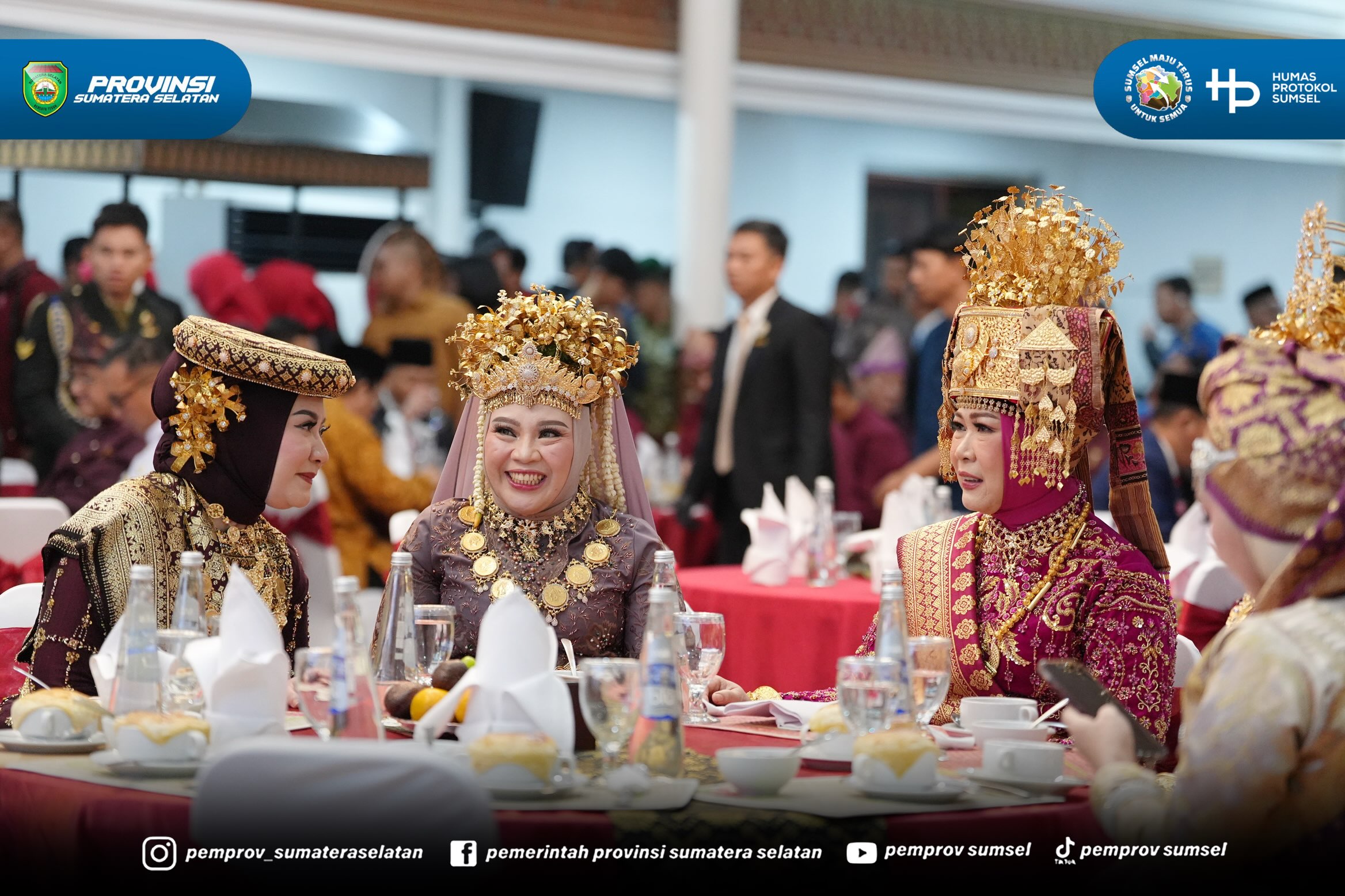 Gubernur Sumatera Selatan, Dr. H. Herman Deru, didampingi oleh Wakil Gubernur Sumsel, H. Cik Ujang, beserta jajaran Forum Komunikasi Pimpinan Daerah (Forkopimda) menyaksikan upacara peringatan Detik-detik Proklamasi Kemerdekaan RI secara virtual....
