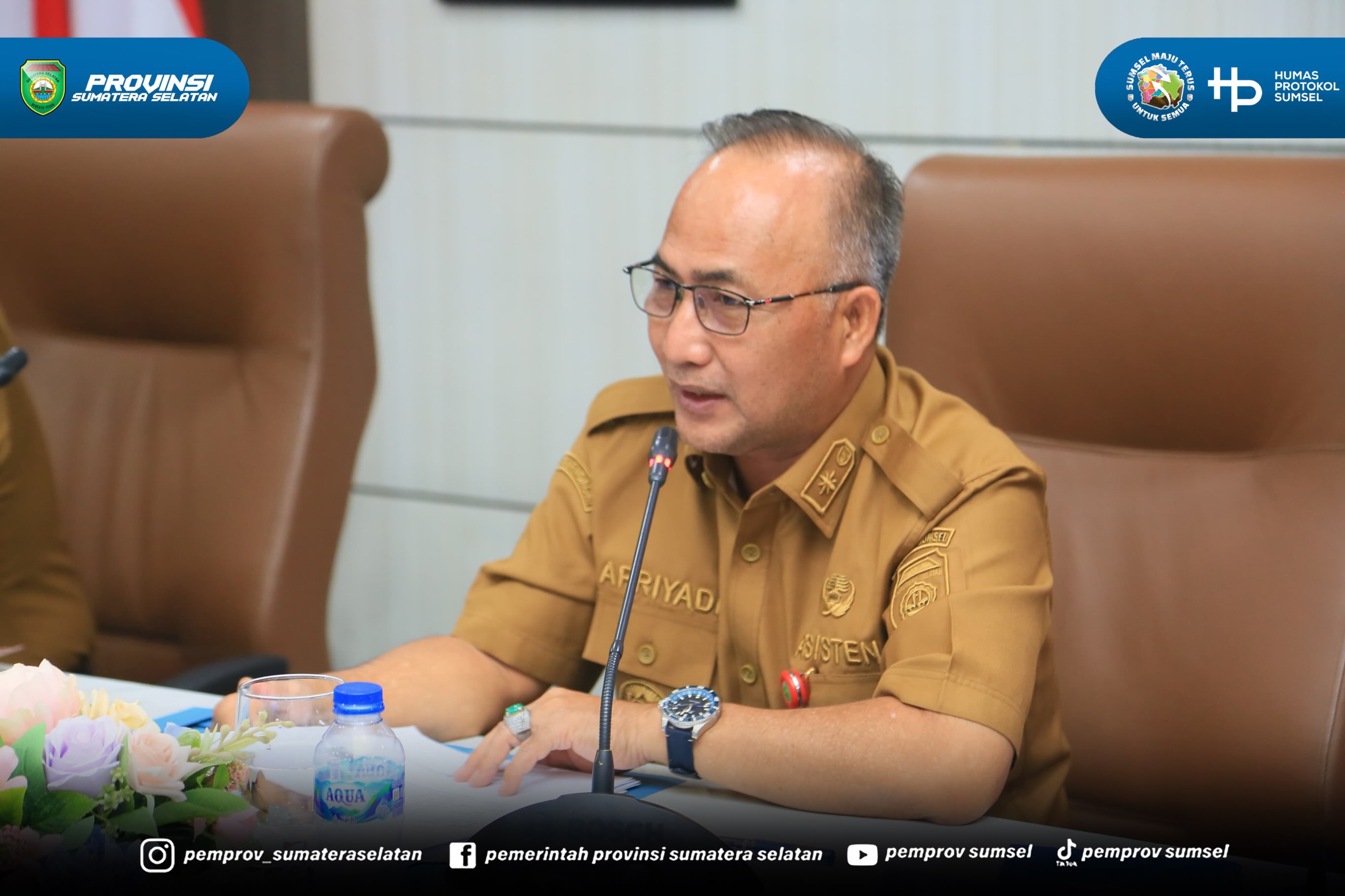 PALEMBANG - Sekretaris Daerah Provinsi Sumatera Selatan (Sumsel) Edward Candra menghadiri Rapat Pembahasan dan Arahan Ketua Umum Panitia Bidang Panitia Penyelenggara Deklarasi Nasional Asosiasi Perlindungan Masyarakat di Ruang Rapat Bina Praja Pem...
