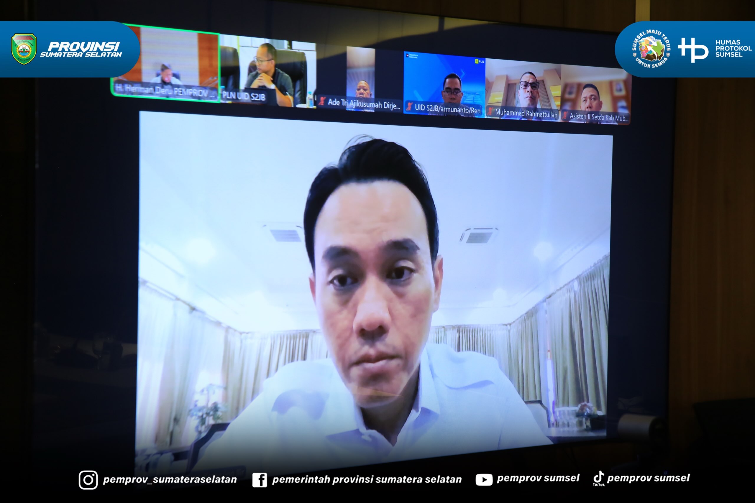 PALEMBANG – Pemerintah Provinsi Sumatera Selatan (Sumsel) terus tancap gas dalam menuntaskan program Listrik Masuk Desa (Lisdes) dan pengembangan Pembangkit Listrik Tenaga Surya (PLTS) Komunal. Langkah strategis ini diambil sebagai solusi atas tan...