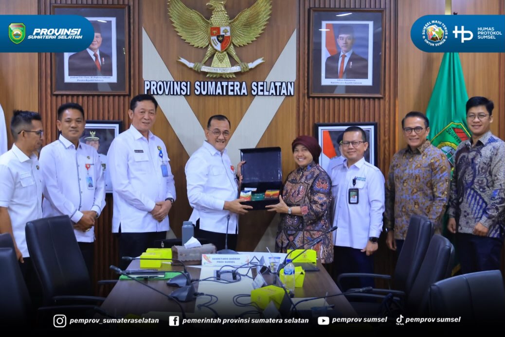 Palembang — Sekretaris Daerah (Sekda) Provinsi Sumatera Selatan Dr. Drs. H. Edward Candra, M.H. menegaskan kesiapan Pemerintah Provinsi Sumatera Selatan mendukung program nasional ekstensifikasi dan hilirisasi kelapa sawit. Sumsel memiliki potensi...