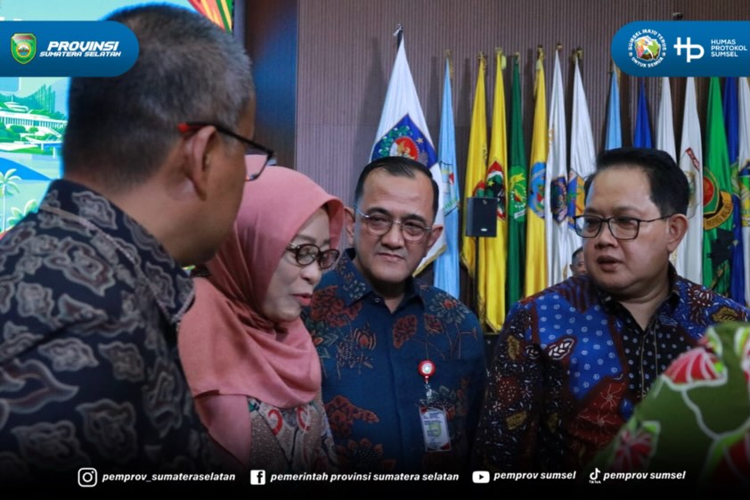 Jakarta - Sekretaris Daerah H. Edward Candra menghadiri Rapat Koordinasi Sekretaris Daerah tentang Implementasi Reformasi Birokrasi Tematik Berdampak untuk Kesejahteraan Rakyat diselenggarakan oleh Kementerian Dalam Negeri di Gedung Sasana Bhakti...