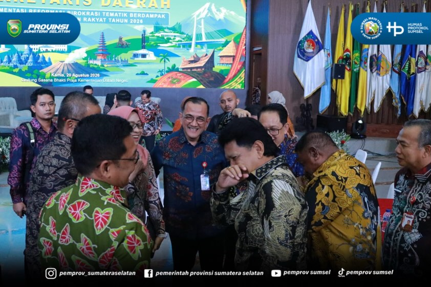 Jakarta - Sekretaris Daerah H. Edward Candra menghadiri Rapat Koordinasi Sekretaris Daerah tentang Implementasi Reformasi Birokrasi Tematik Berdampak untuk Kesejahteraan Rakyat diselenggarakan oleh Kementerian Dalam Negeri di Gedung Sasana Bhakti...