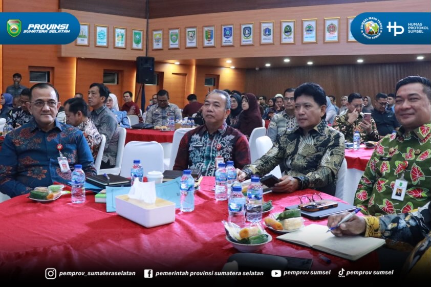 Jakarta - Sekretaris Daerah H. Edward Candra menghadiri Rapat Koordinasi Sekretaris Daerah tentang Implementasi Reformasi Birokrasi Tematik Berdampak untuk Kesejahteraan Rakyat diselenggarakan oleh Kementerian Dalam Negeri di Gedung Sasana Bhakti...