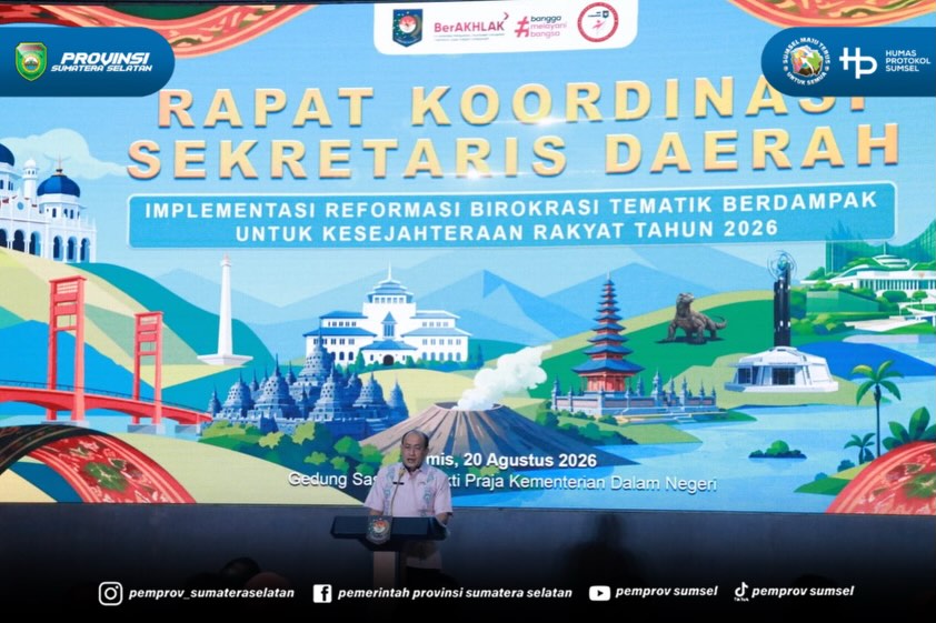 Jakarta - Sekretaris Daerah H. Edward Candra menghadiri Rapat Koordinasi Sekretaris Daerah tentang Implementasi Reformasi Birokrasi Tematik Berdampak untuk Kesejahteraan Rakyat diselenggarakan oleh Kementerian Dalam Negeri di Gedung Sasana Bhakti...