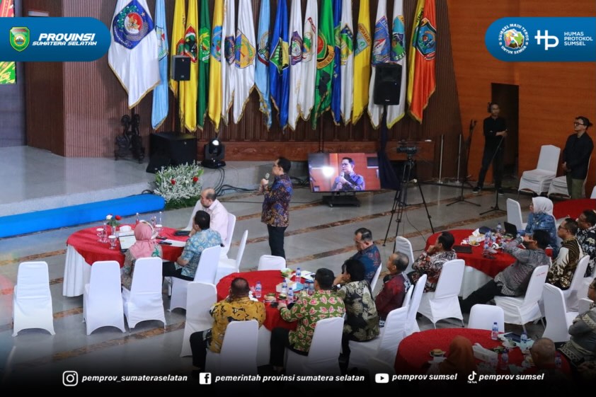 Jakarta - Sekretaris Daerah H. Edward Candra menghadiri Rapat Koordinasi Sekretaris Daerah tentang Implementasi Reformasi Birokrasi Tematik Berdampak untuk Kesejahteraan Rakyat diselenggarakan oleh Kementerian Dalam Negeri di Gedung Sasana Bhakti...
