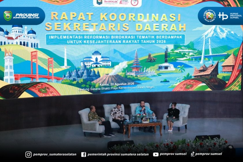 Jakarta - Sekretaris Daerah H. Edward Candra menghadiri Rapat Koordinasi Sekretaris Daerah tentang Implementasi Reformasi Birokrasi Tematik Berdampak untuk Kesejahteraan Rakyat diselenggarakan oleh Kementerian Dalam Negeri di Gedung Sasana Bhakti...